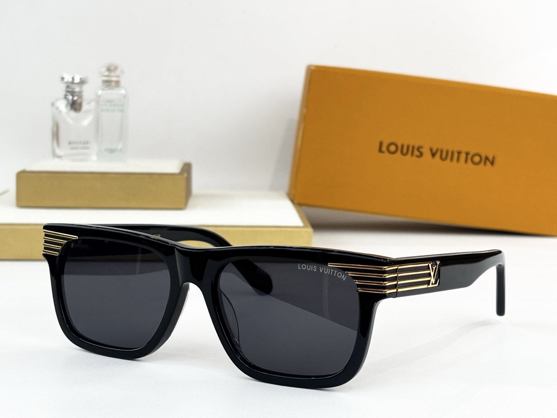 LOUIS VUITTO*MODEL：Z2910USIZE：56口19-145