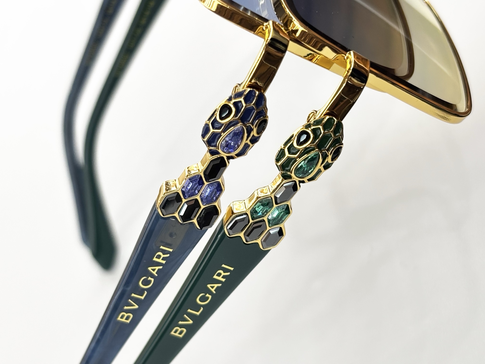 BVLGAR*MODEL：BV 1810LUSIZE：56口18-145