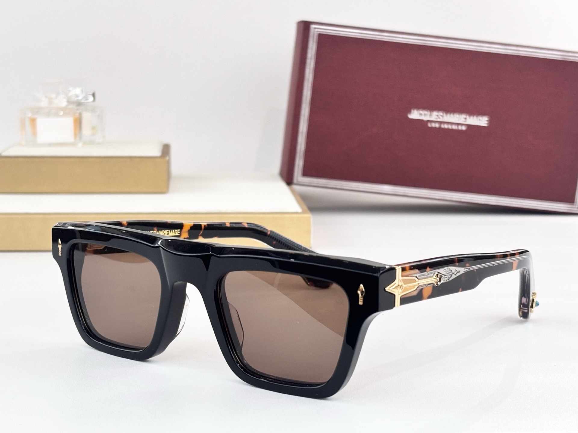 JACQUES MARIE MAG*MODEL:LARAMIESIZE: 52口