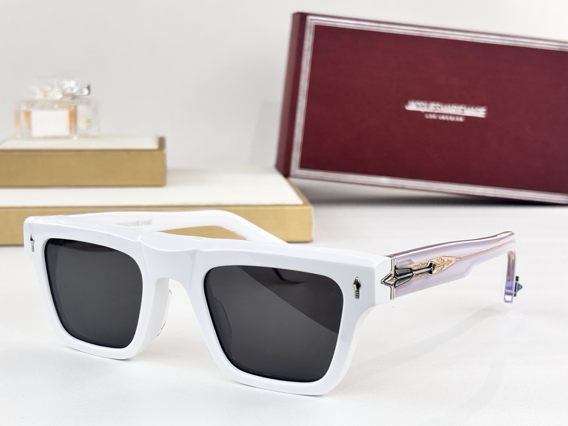 JACQUES MARIE MAG*MODEL:LARAMIESIZE: 52口