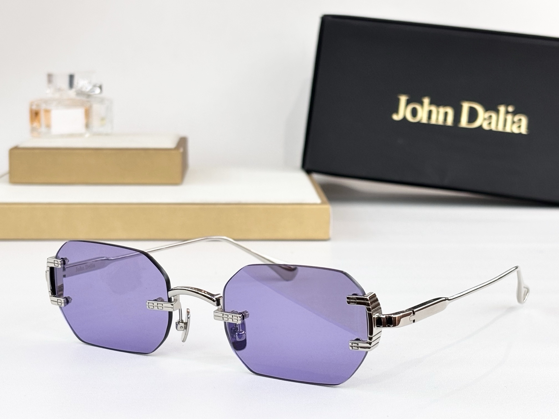 John DailaMODEL: AMARUSIZE: 52口23-145