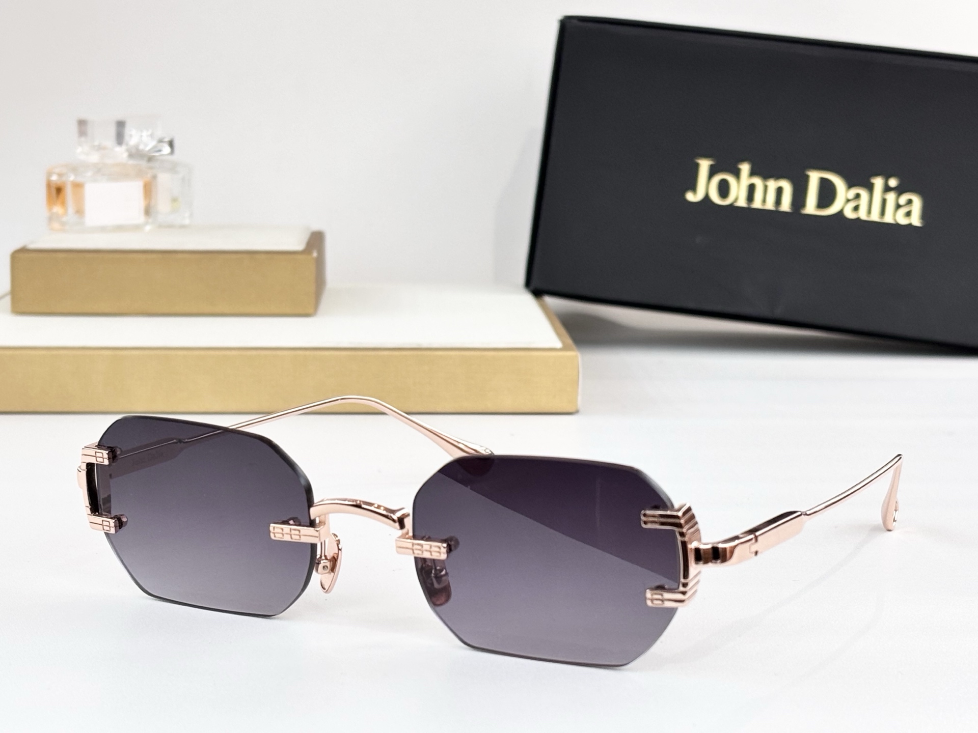 John DailaMODEL: AMARUSIZE: 52口23-145