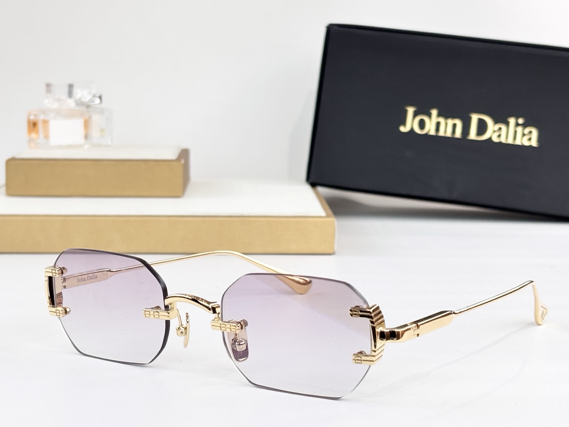 John DailaMODEL: AMARUSIZE: 52口23-145