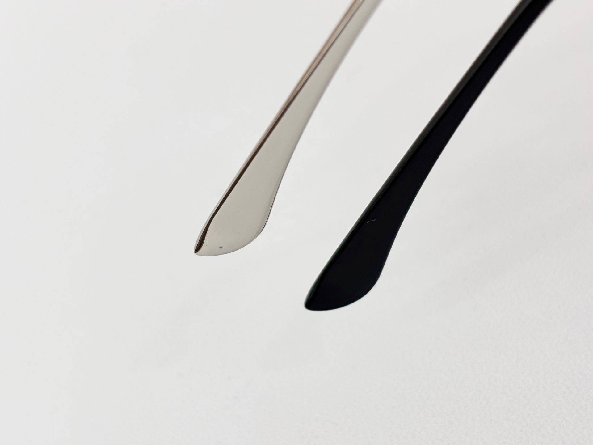 Prada MOD：SPR60Y size: 57口18−140