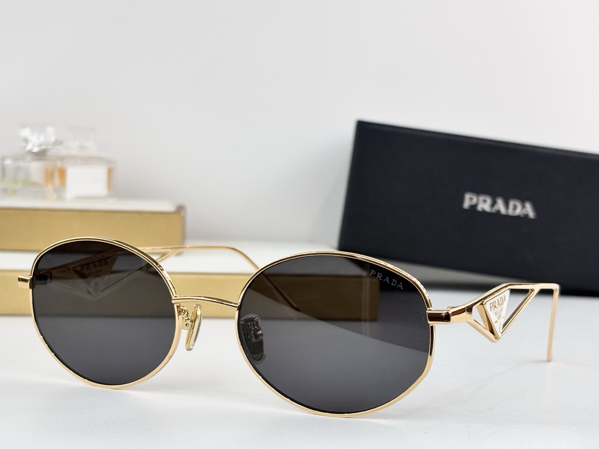 Prada MOD：SPR60Y size: 57口18−140