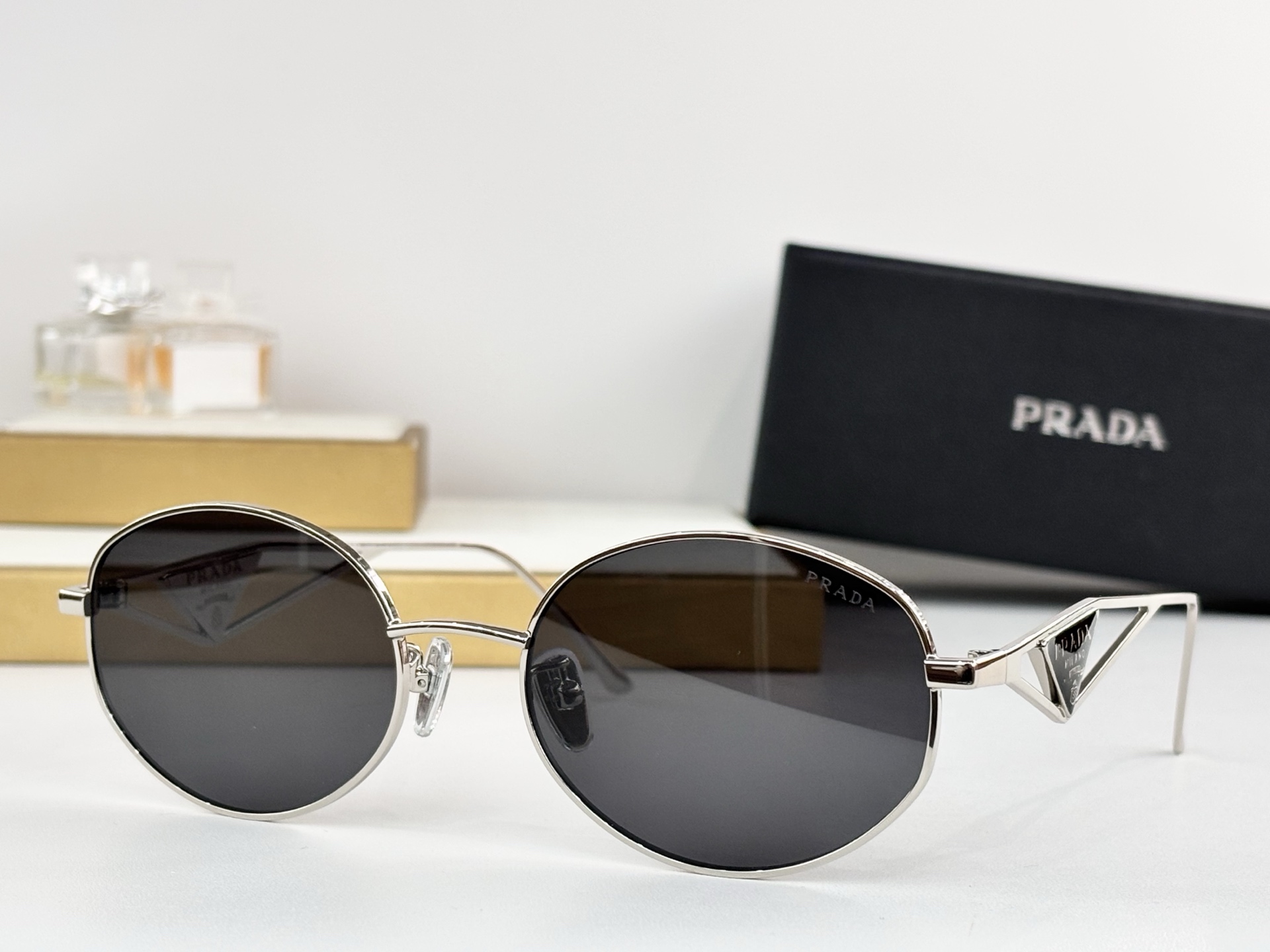 Prada MOD：SPR60Y size: 57口18−140