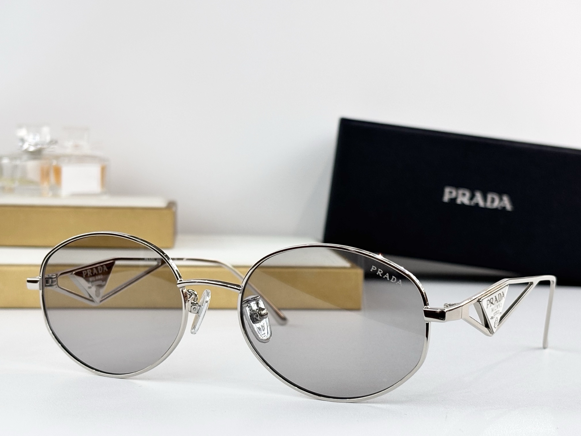 Prada MOD：SPR60Y size: 57口18−140