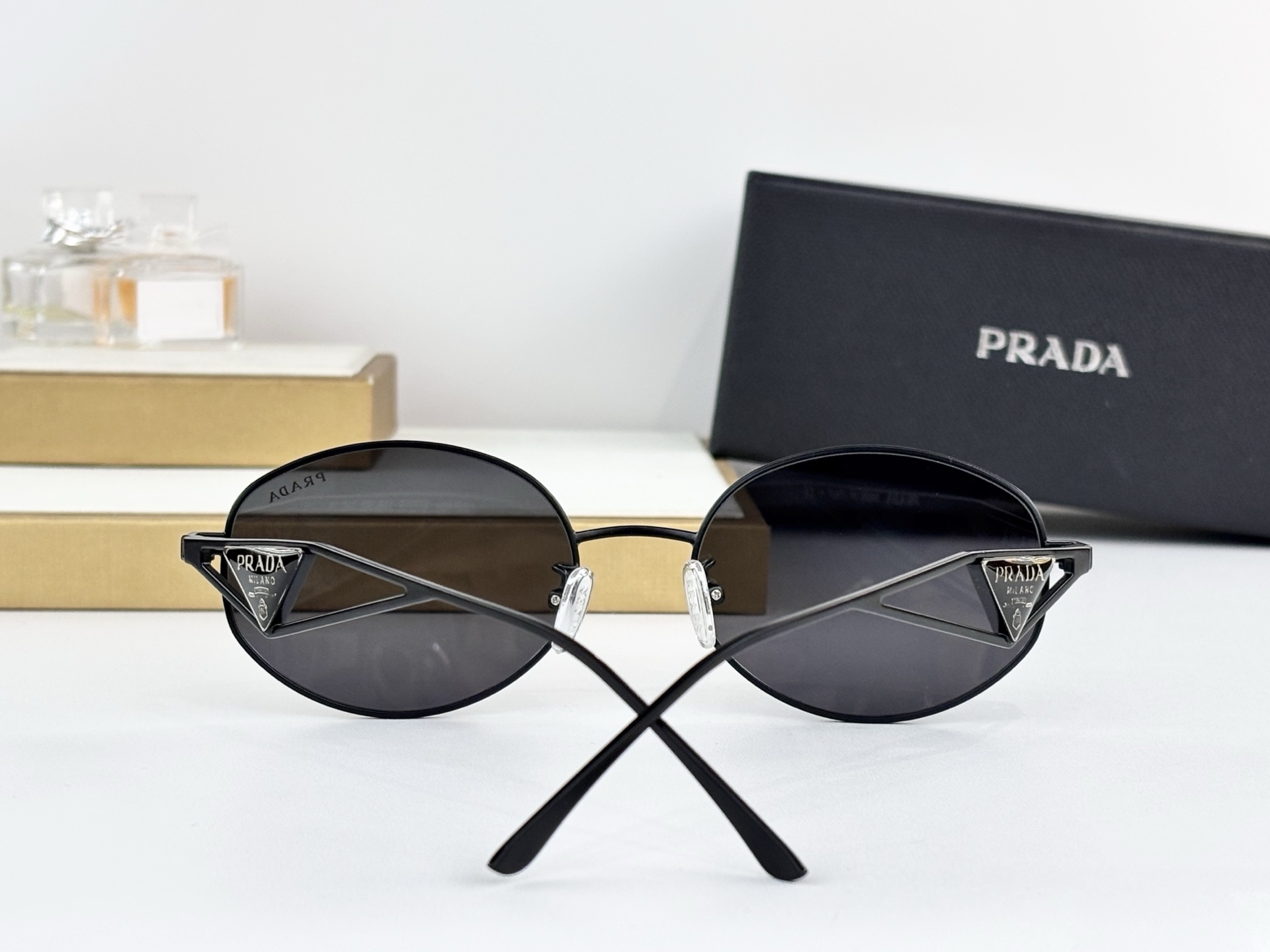 Prada MOD：SPR60Y size: 57口18−140