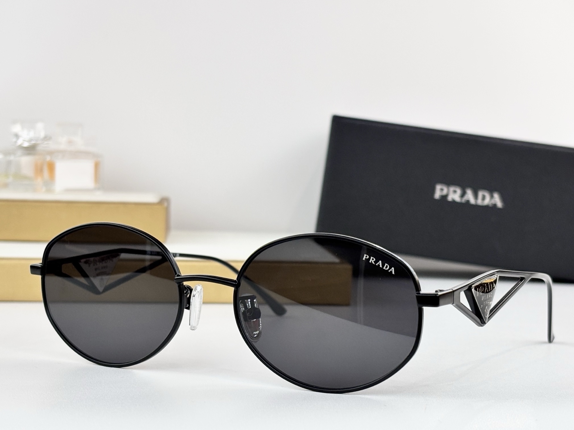 Prada MOD：SPR60Y size: 57口18−140
