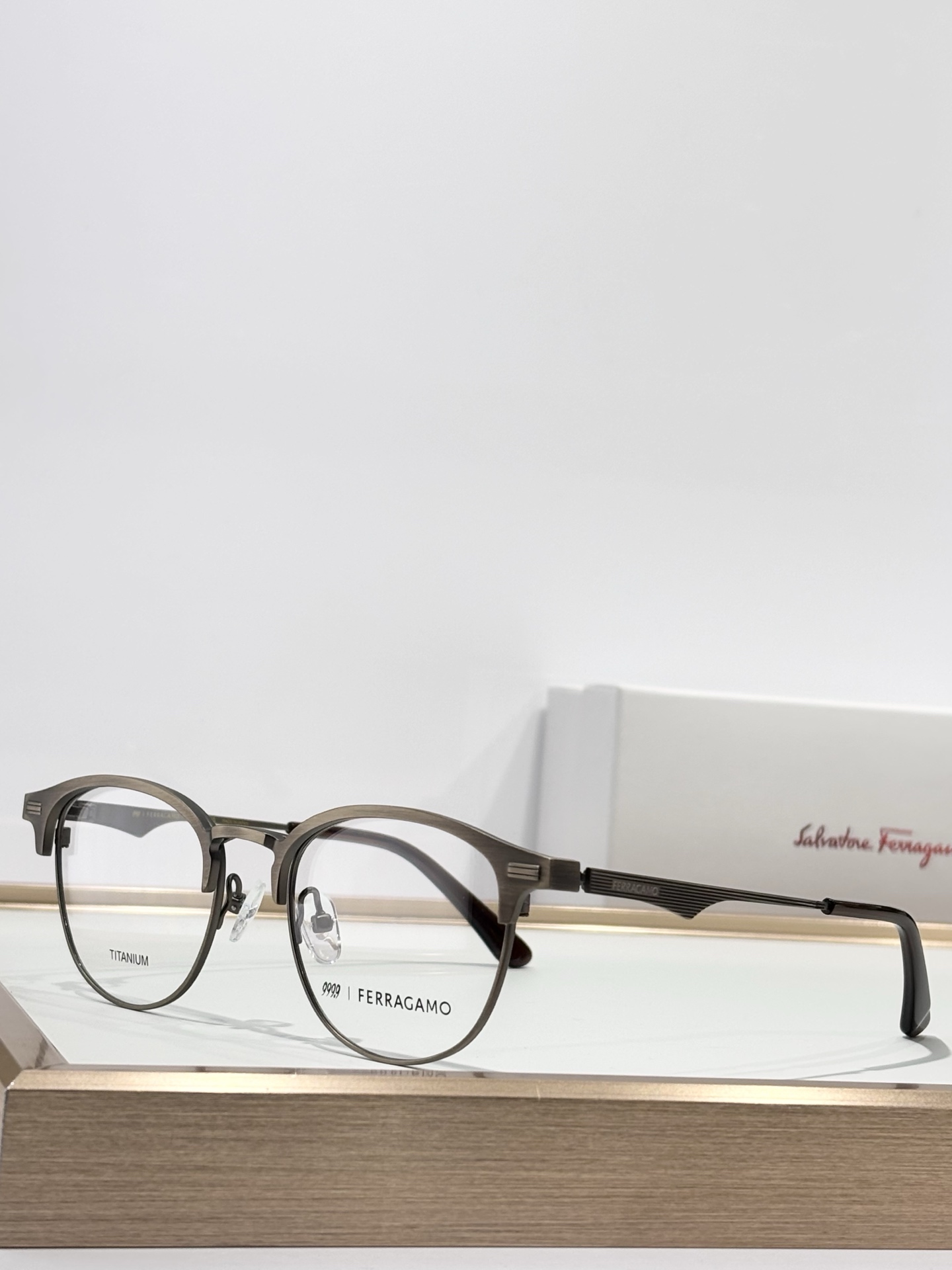 Salvatore ferragam* TITANIUMMOD：SF0911SIZE：50口19-139