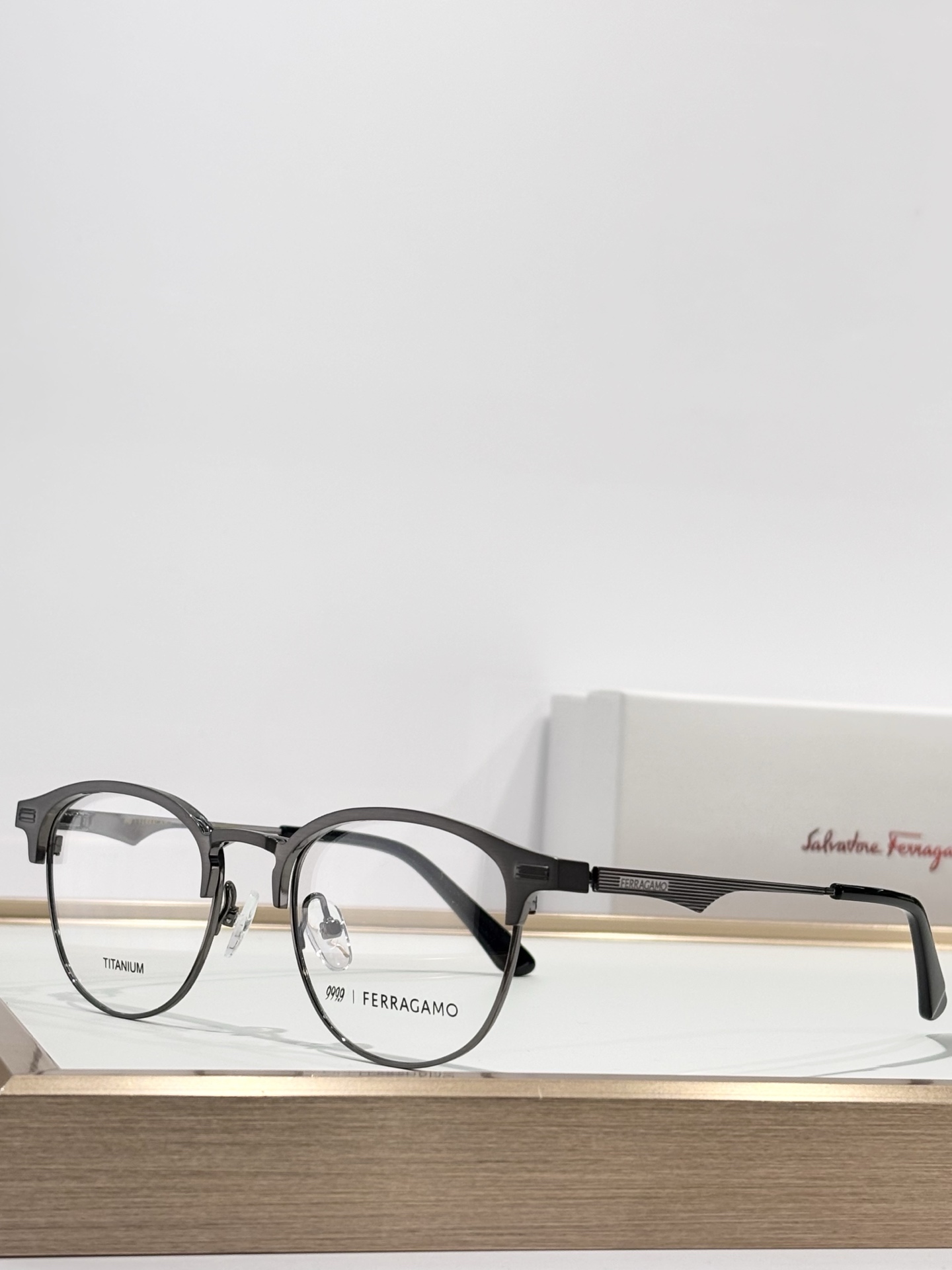 Salvatore ferragam* TITANIUMMOD：SF0911SIZE：50口19-139