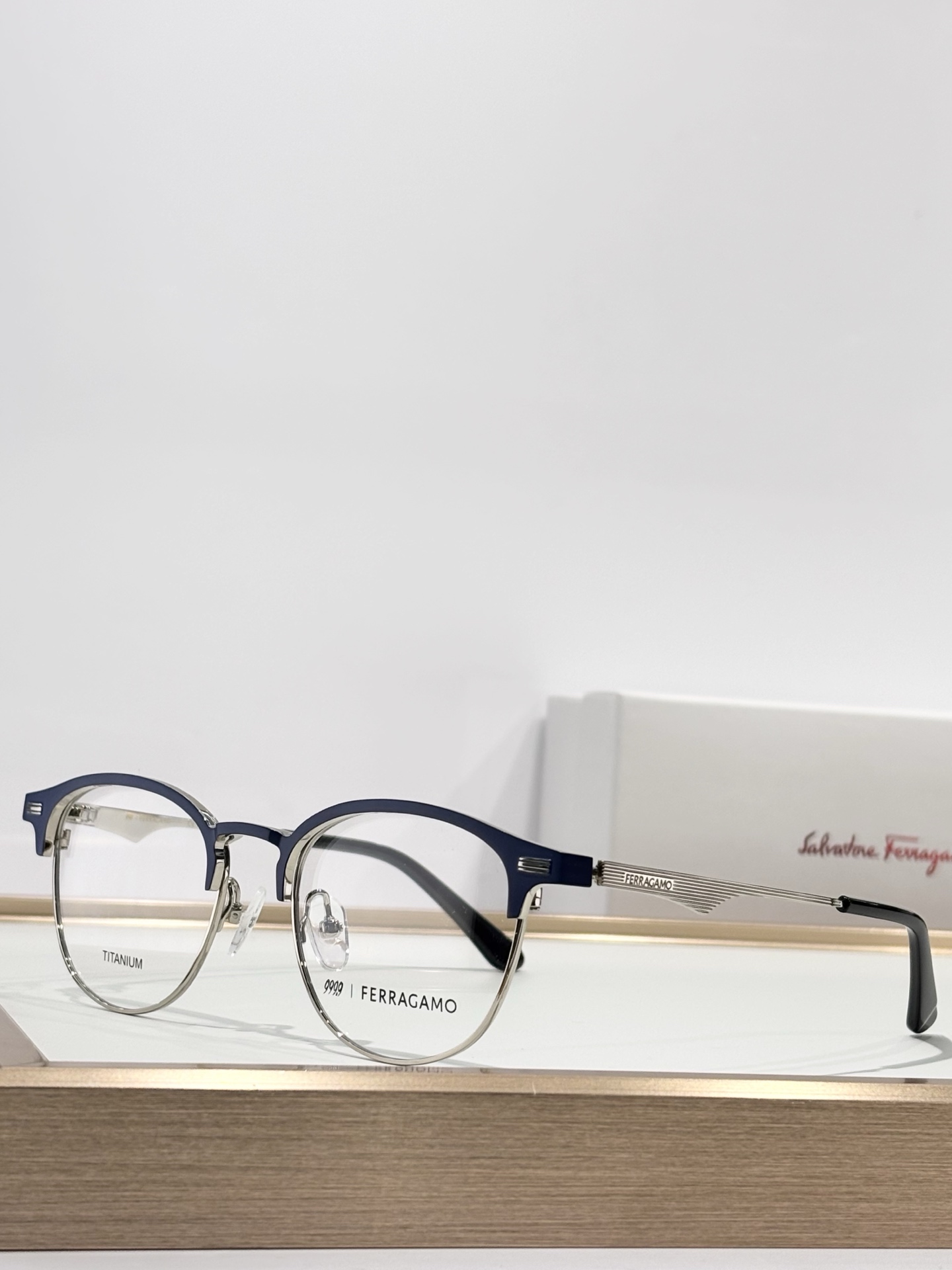 Salvatore ferragam* TITANIUMMOD：SF0911SIZE：50口19-139