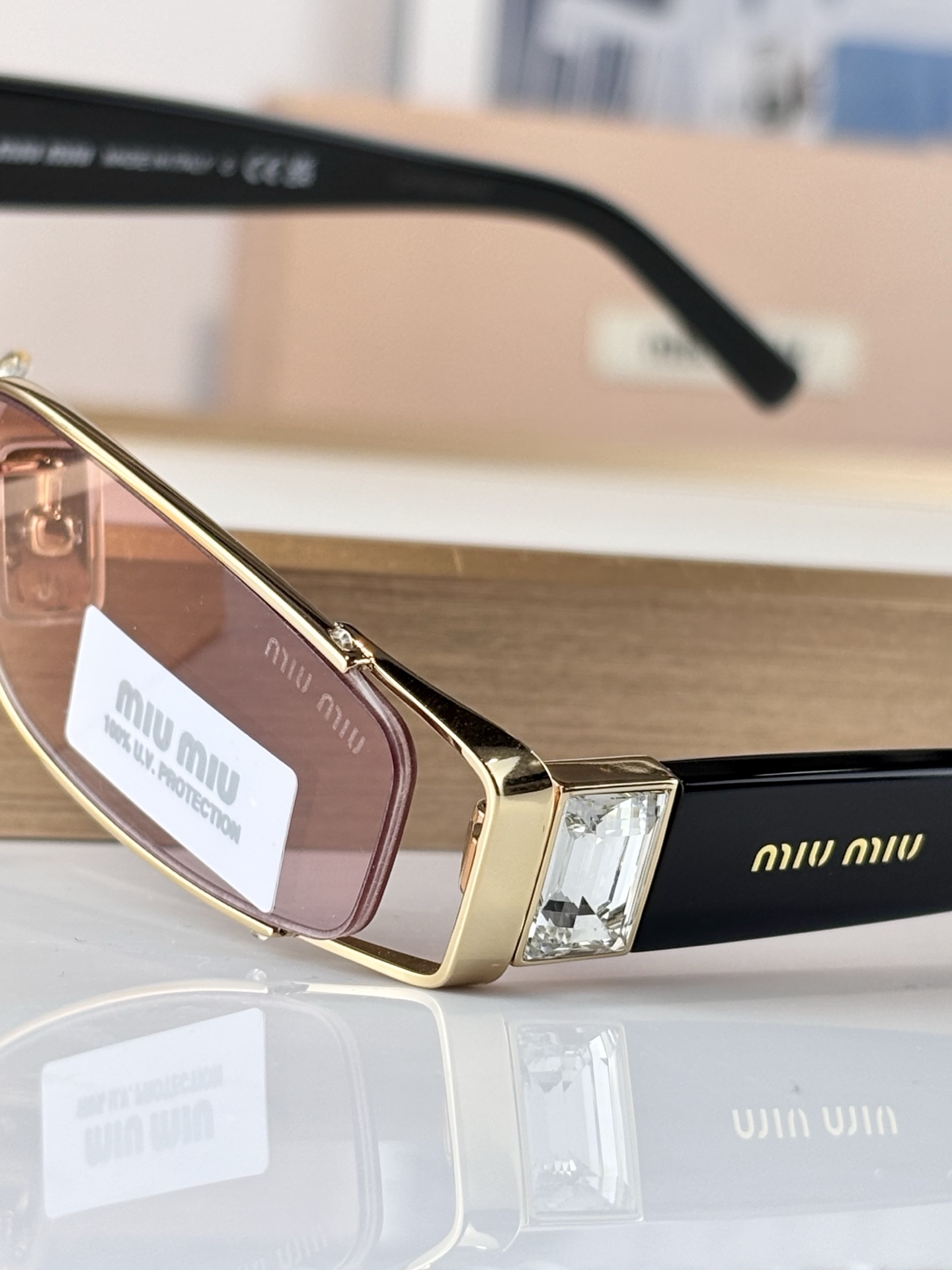 Miu Mi*mod：SMU53FSize:50口17 镶钻复古风充满nerd气的墨镜