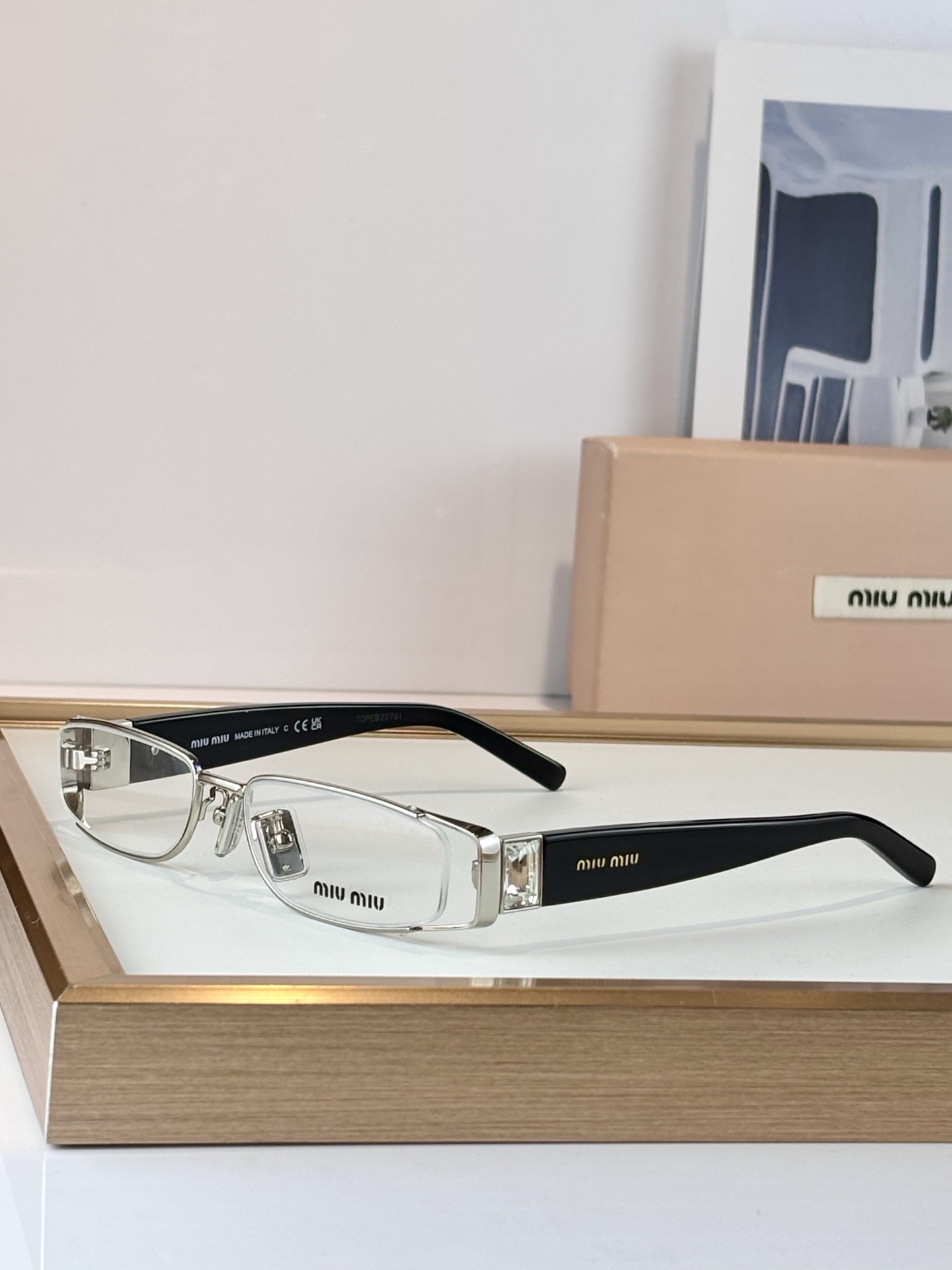 Miu Mi*mod：SMU53FSize:50口17 镶钻复古风充满nerd气的墨镜