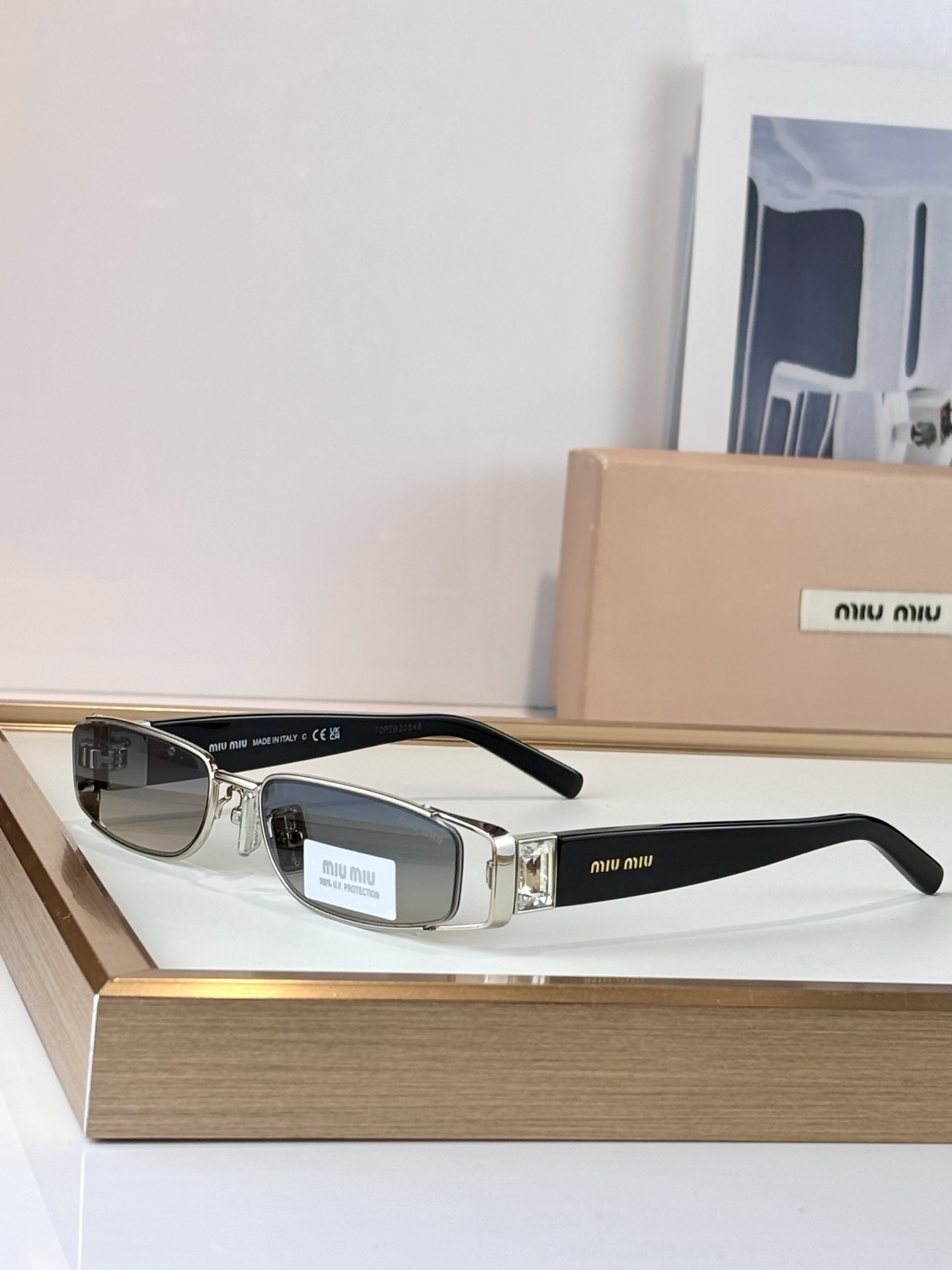 Miu Mi*mod：SMU53FSize:50口17 镶钻复古风充满nerd气的墨镜