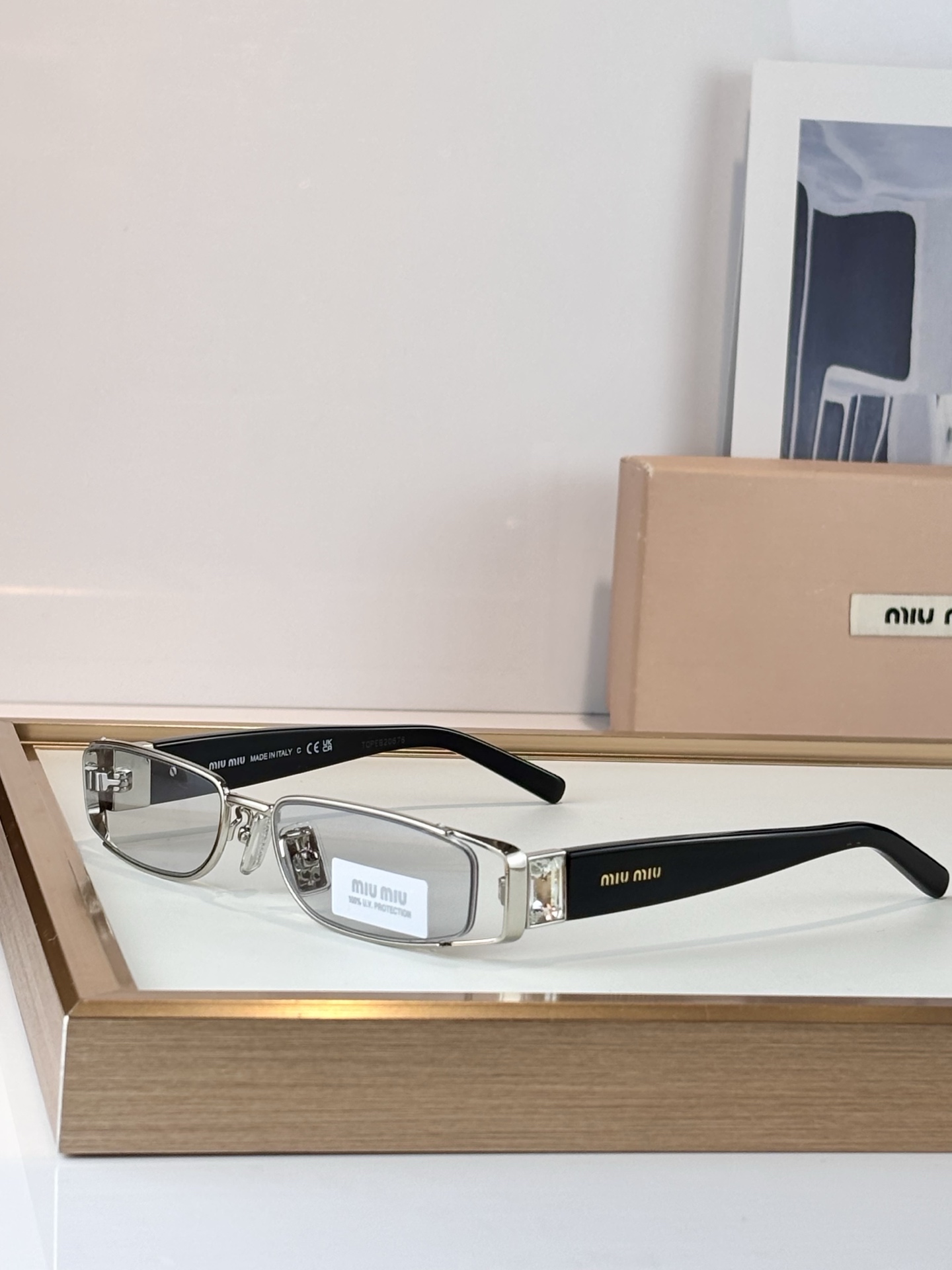 Miu Mi*mod：SMU53FSize:50口17 镶钻复古风充满nerd气的墨镜