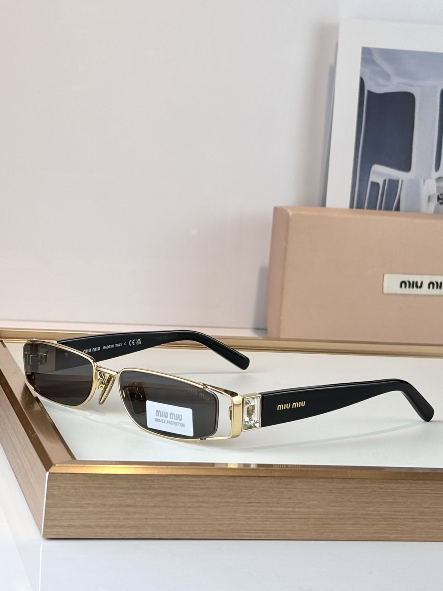 Miu Mi*mod：SMU53FSize:50口17 镶钻复古风充满nerd气的墨镜