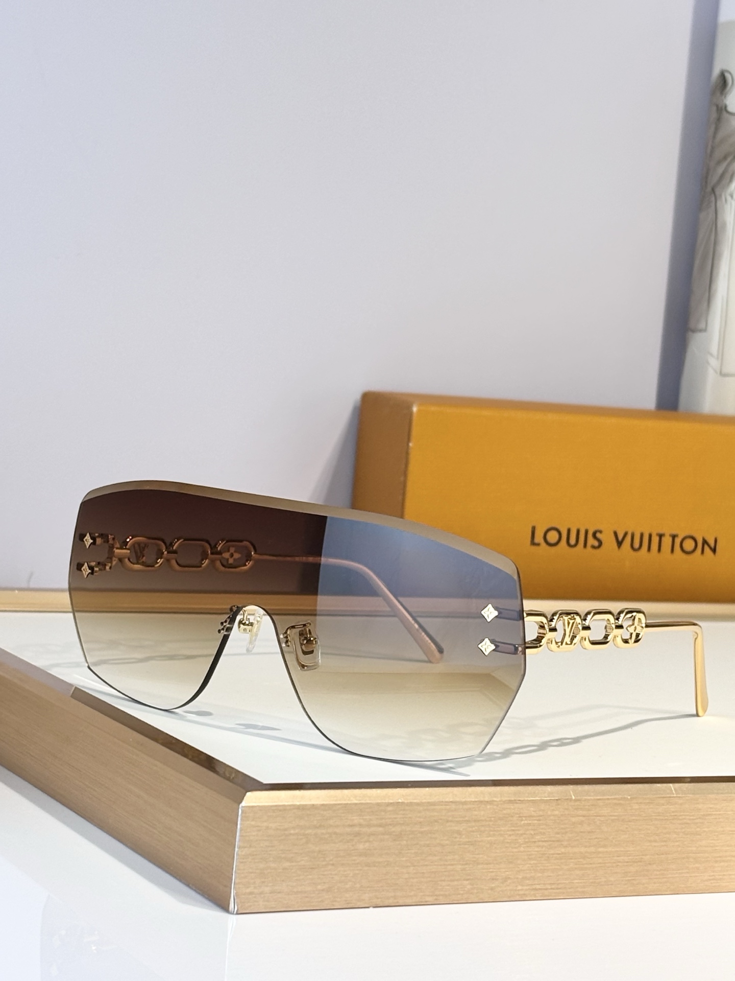 LOUIS VUITTONOversized MOD：Z3108USize：63口16-145