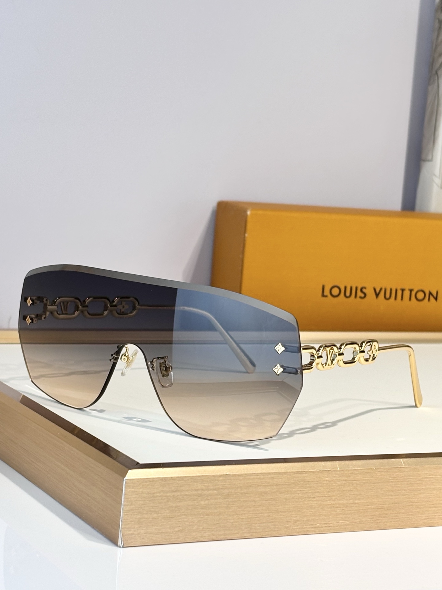 LOUIS VUITTONOversized MOD：Z3108USize：63口16-145