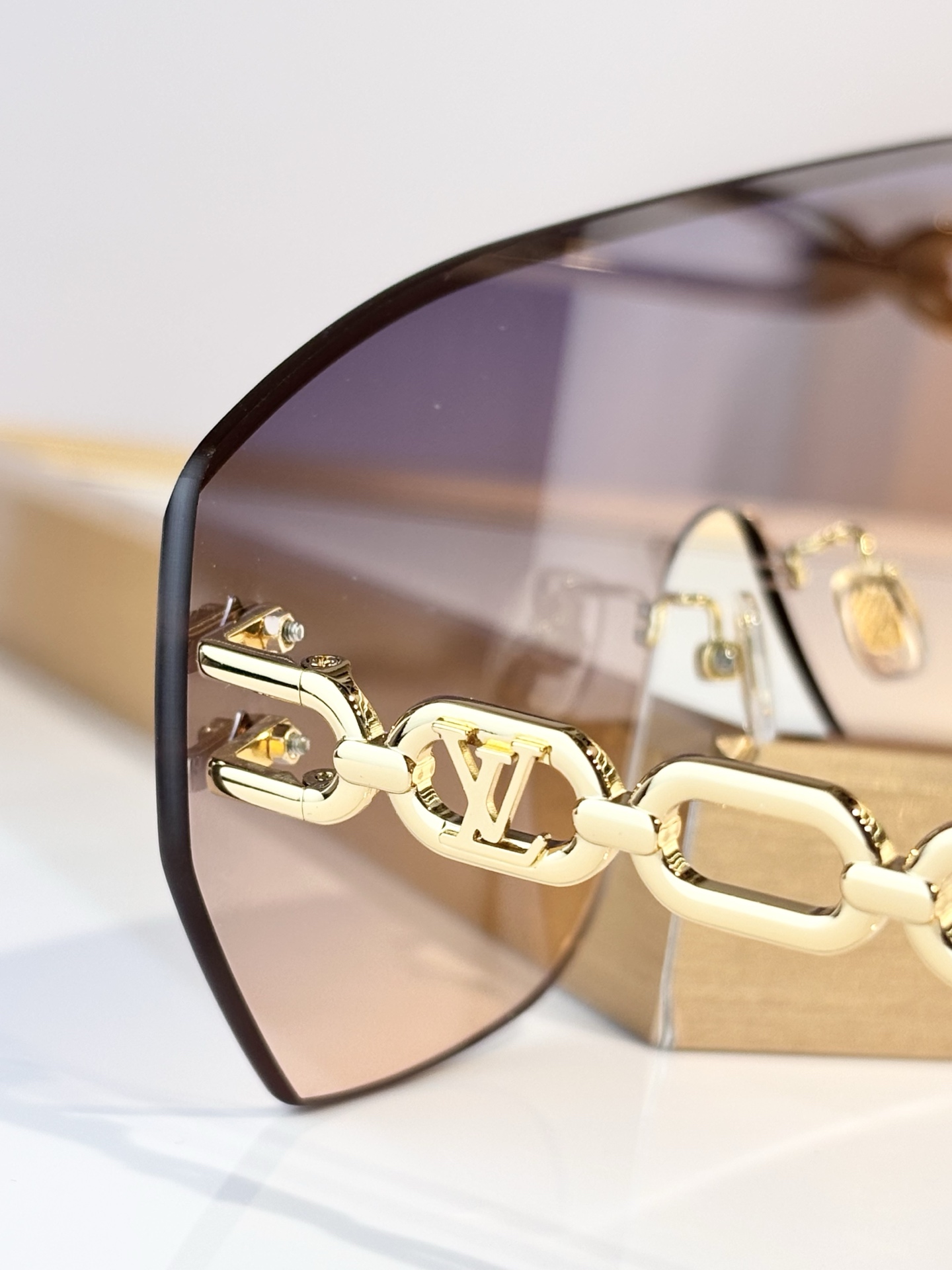 LOUIS VUITTONOversized MOD：Z3108USize：63口16-145