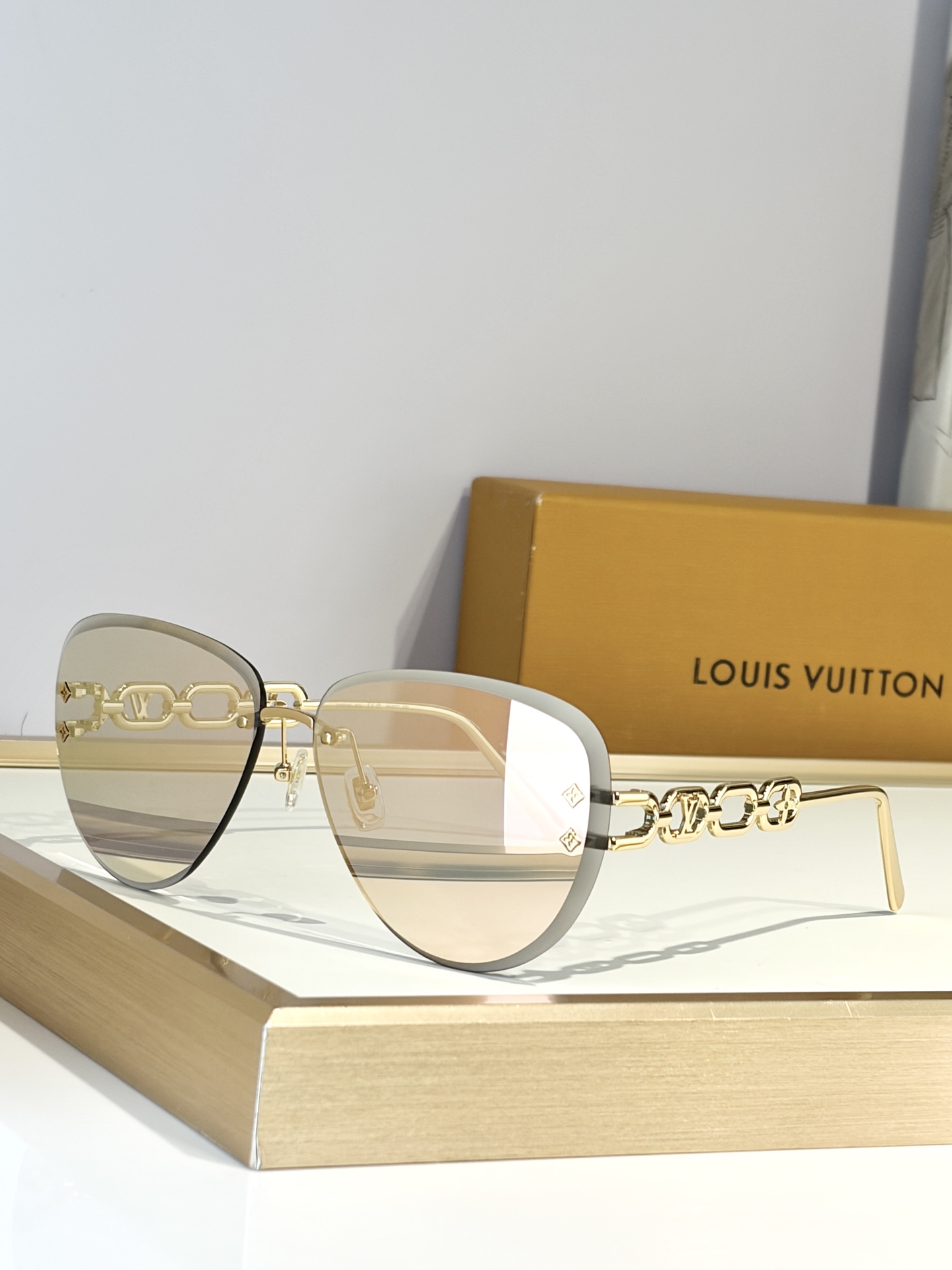 LOUIS VUITTONMOD：Z1854USize：64口11-140