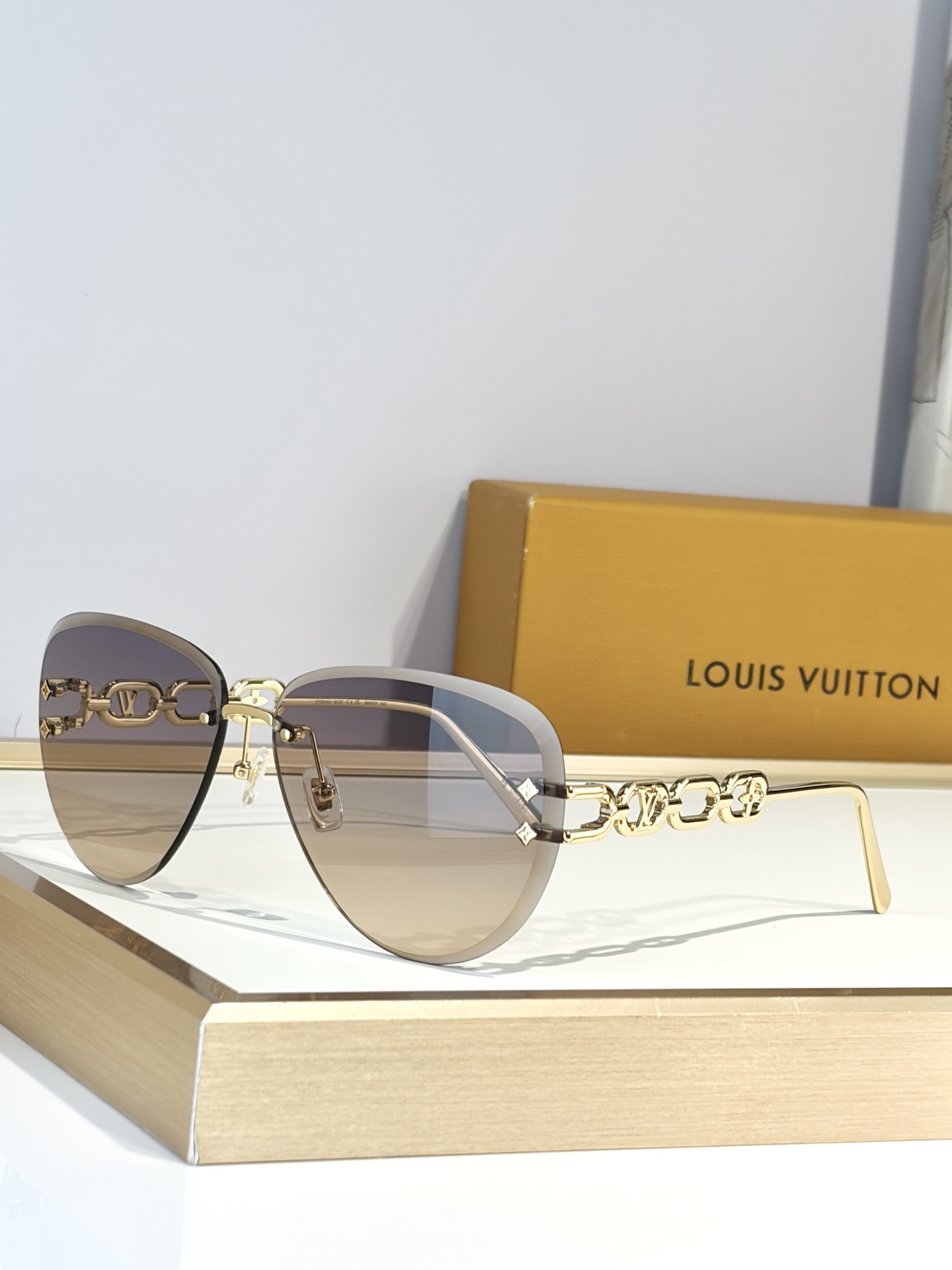 LOUIS VUITTONMOD：Z1854USize：64口11-140