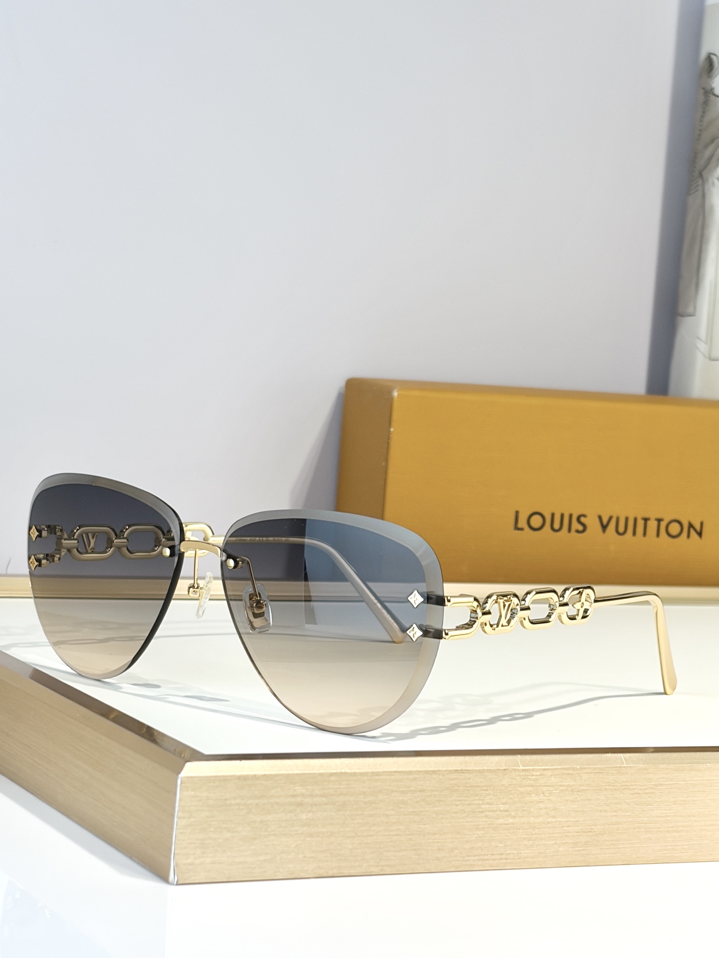 LOUIS VUITTONMOD：Z1854USize：64口11-140
