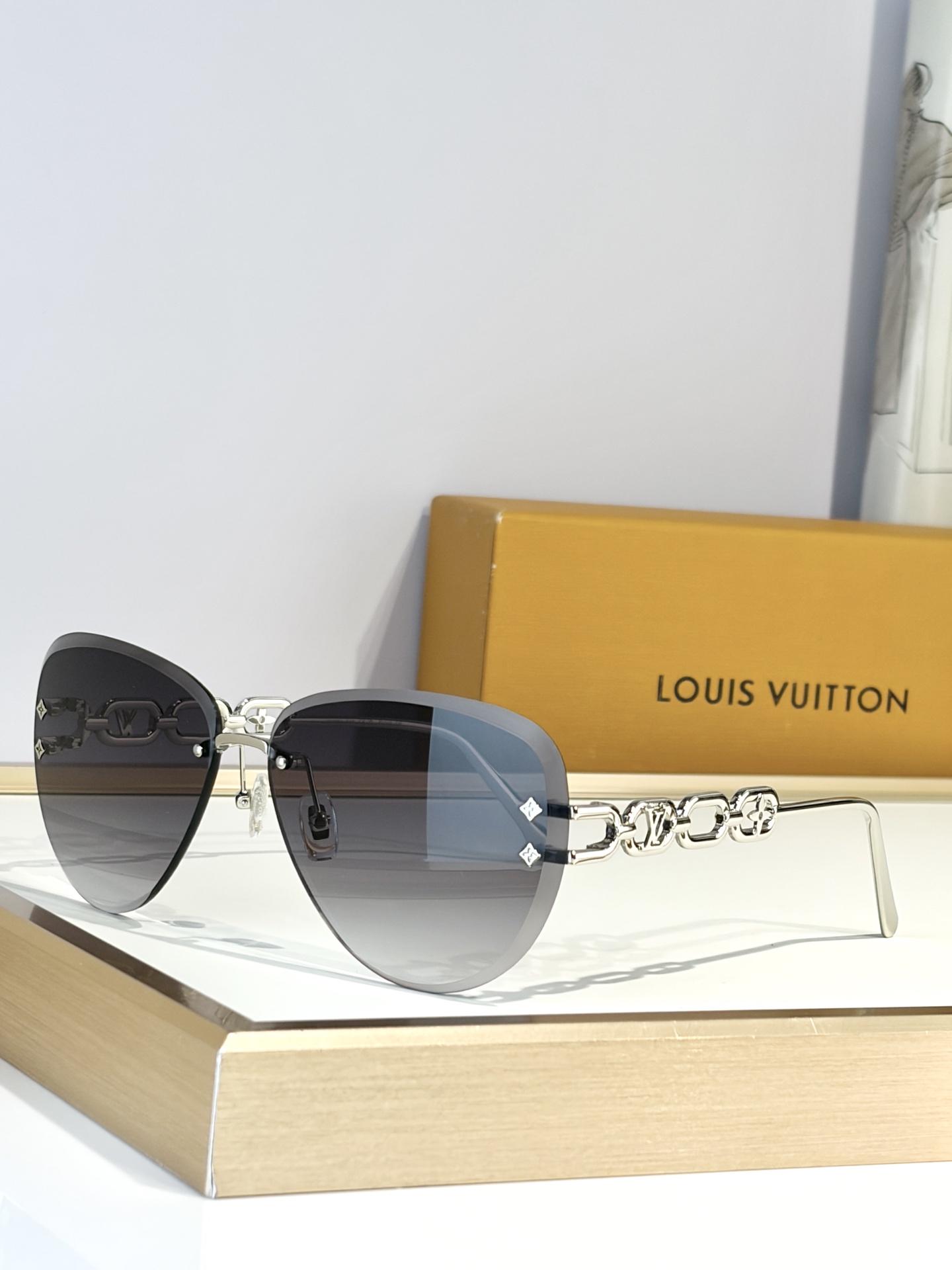 LOUIS VUITTONMOD：Z1854USize：64口11-140