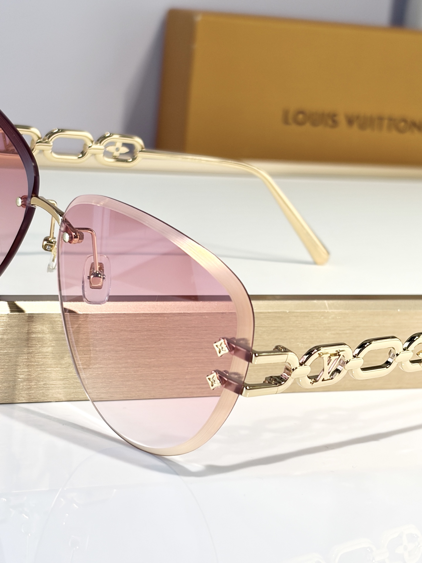 LOUIS VUITTONMOD：Z1854USize：64口11-140