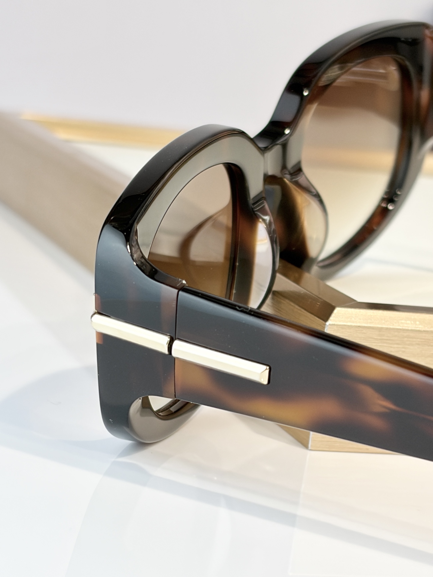 TOM FORDMOD：FT1253Size：54口22-140