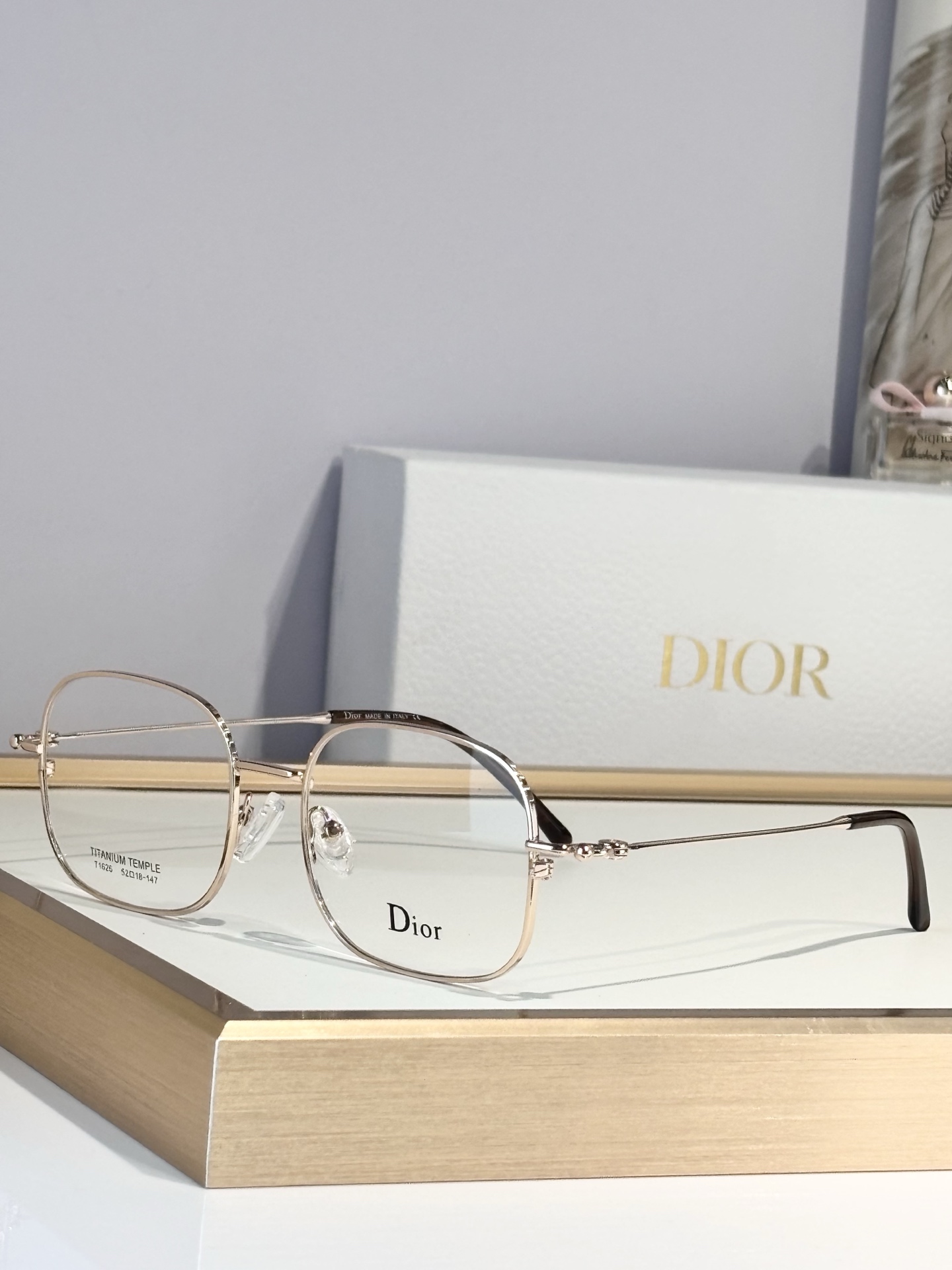 Dior MOD：1626Size：52口18-147