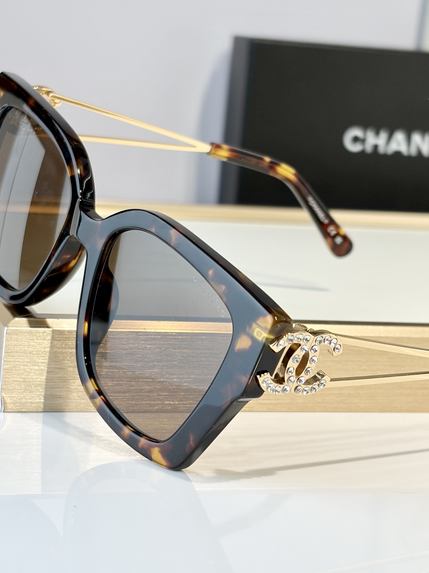 Oversized CHANE*MOD : CH6999Size：54-19-145