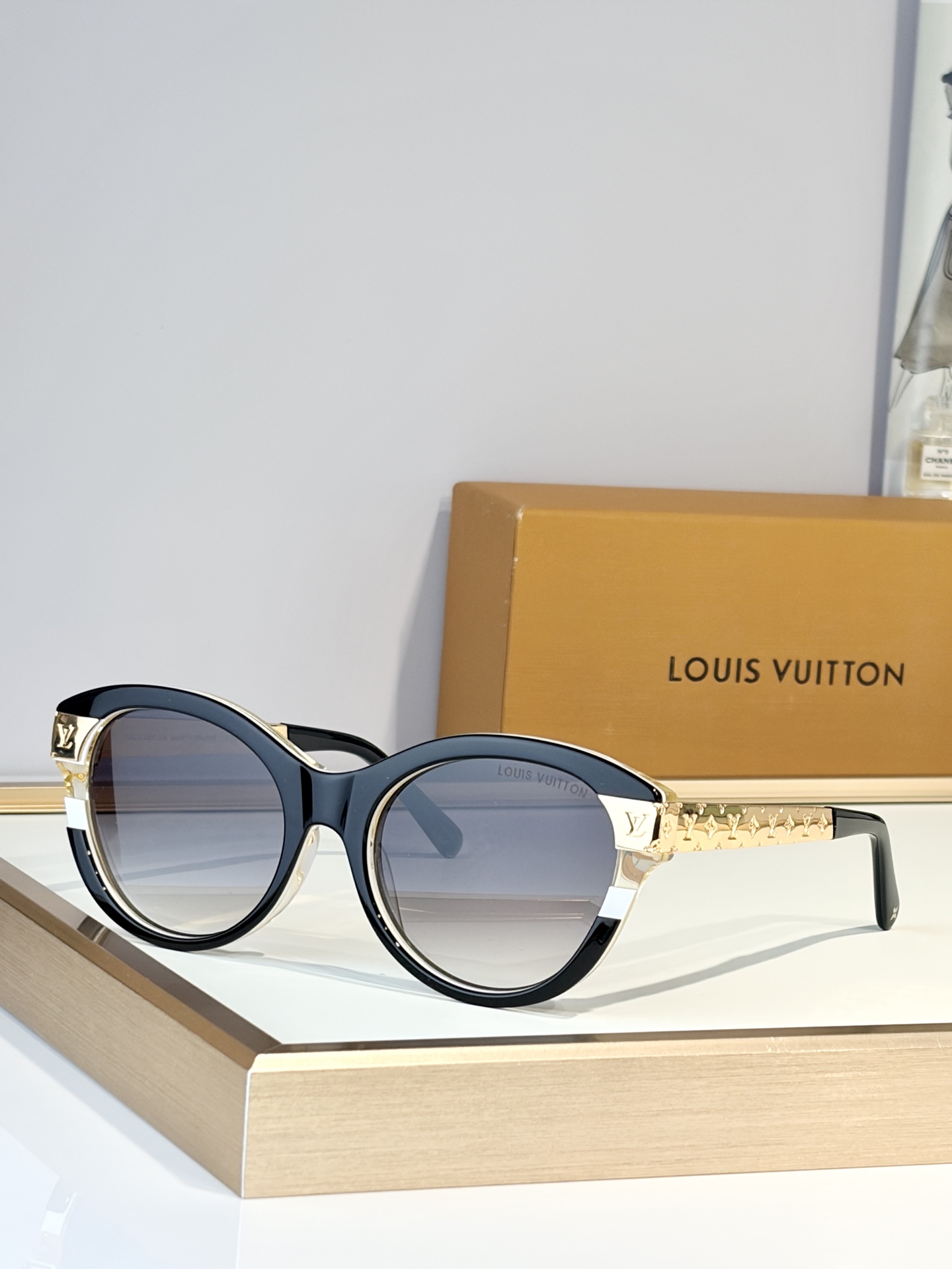 LOUIS VUITTO*MODEL：Z1857 SIZE：55口19-145