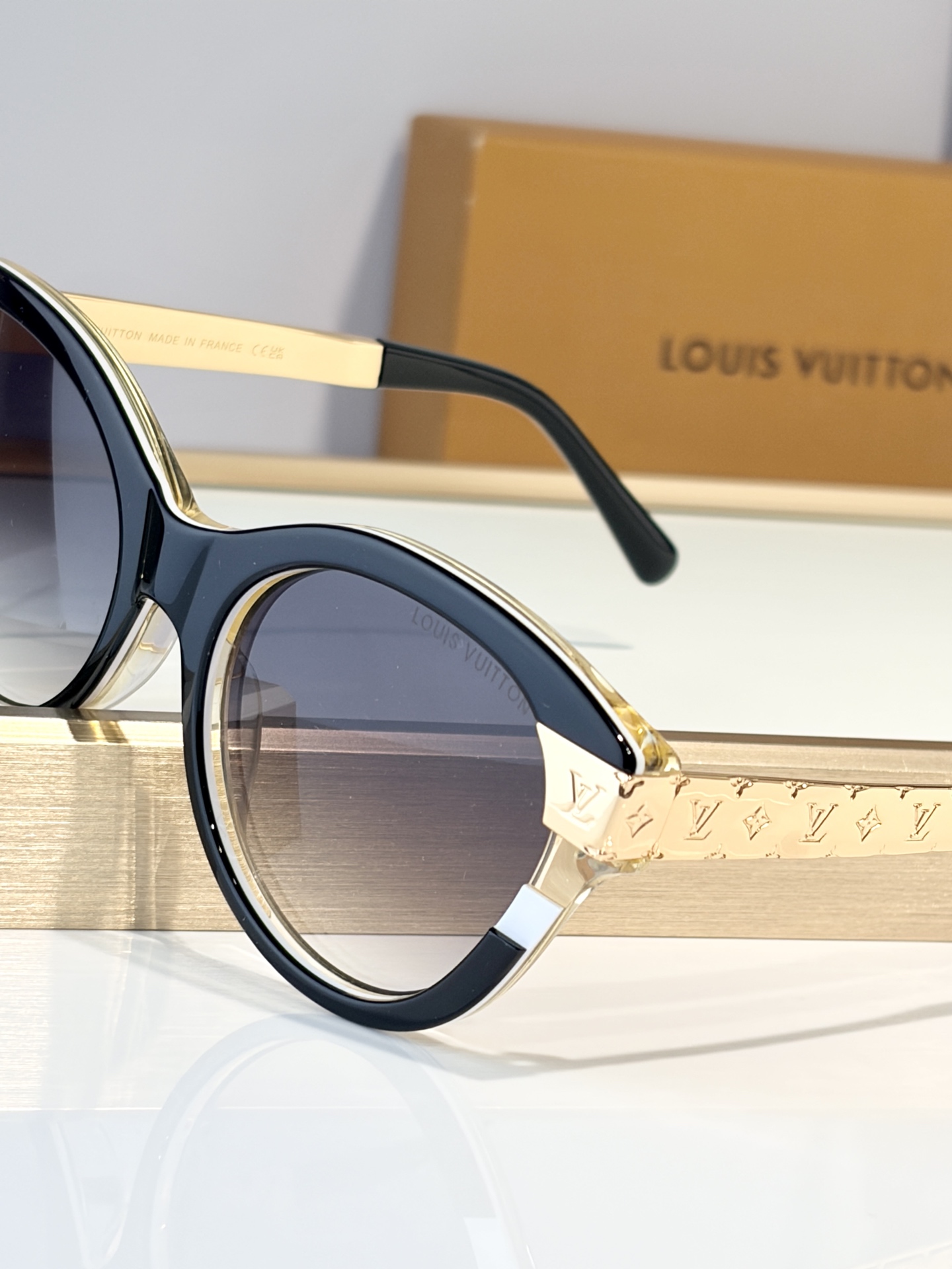 LOUIS VUITTO*MODEL：Z1857 SIZE：55口19-145