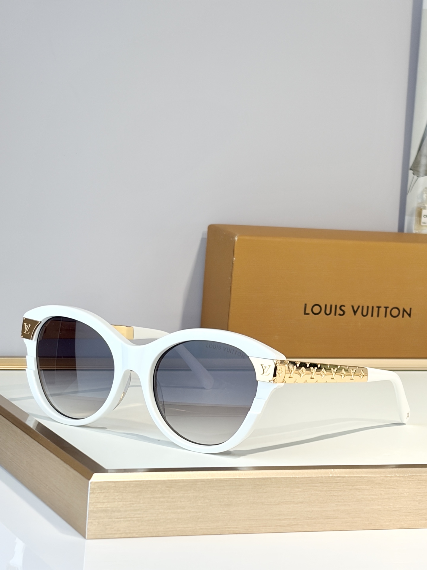 LOUIS VUITTO*MODEL：Z1857 SIZE：55口19-145
