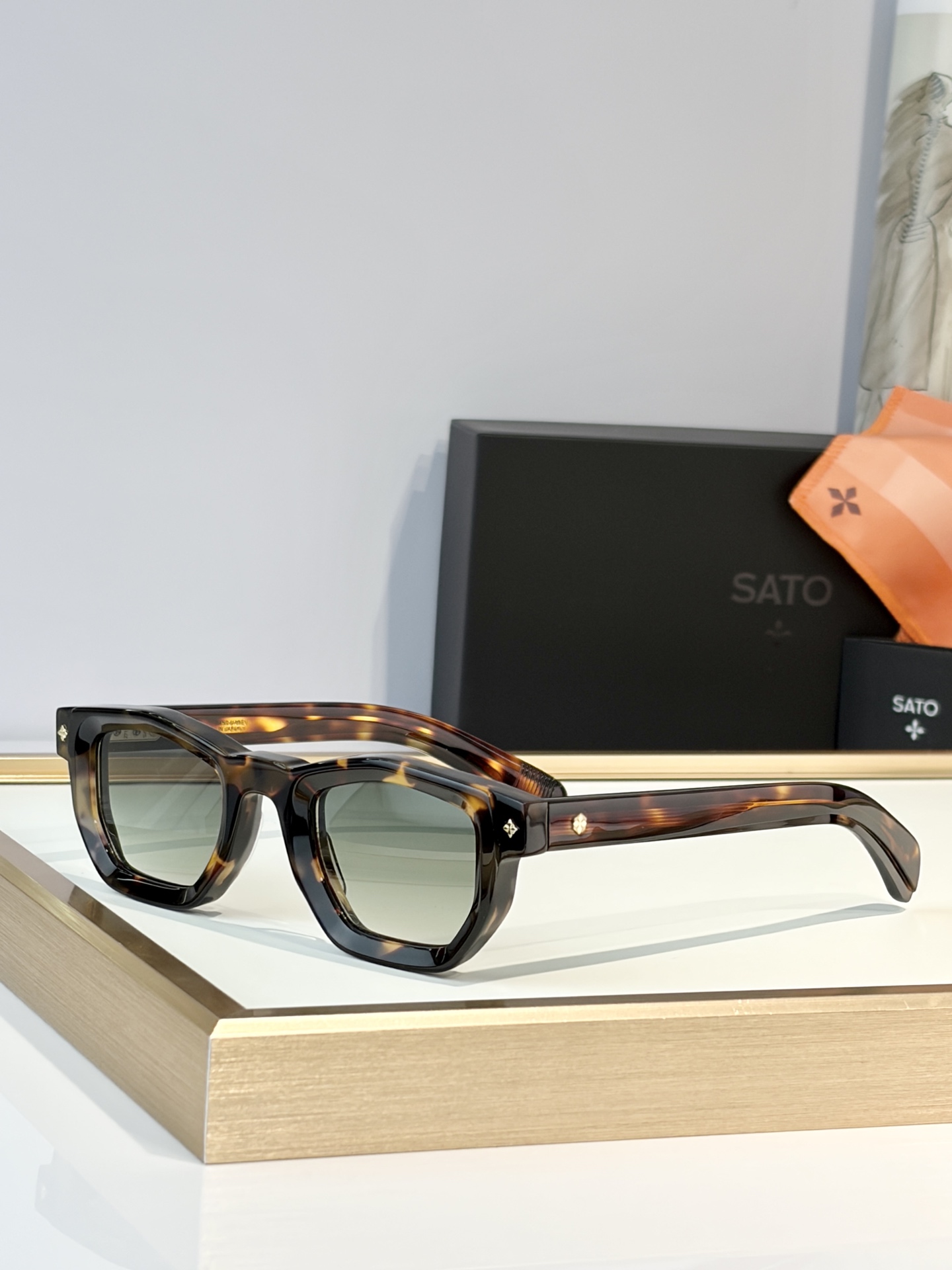 Sato SunglassesTOP QUALITYMODEL： LA SUPERBASIZE：45口2