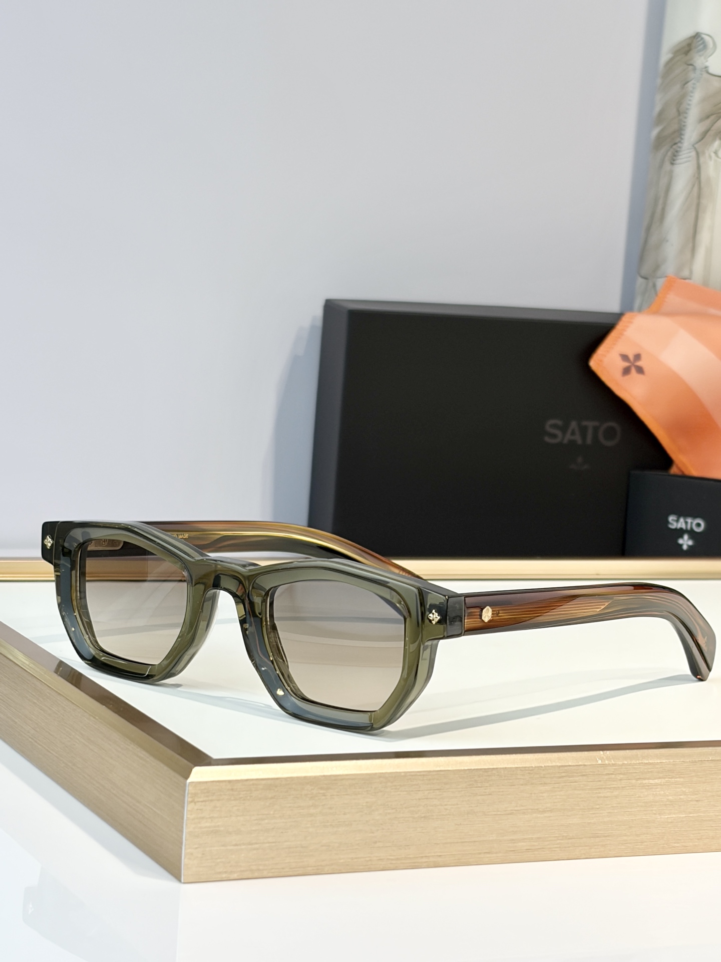 Sato SunglassesTOP QUALITYMODEL： LA SUPERBASIZE：45口2