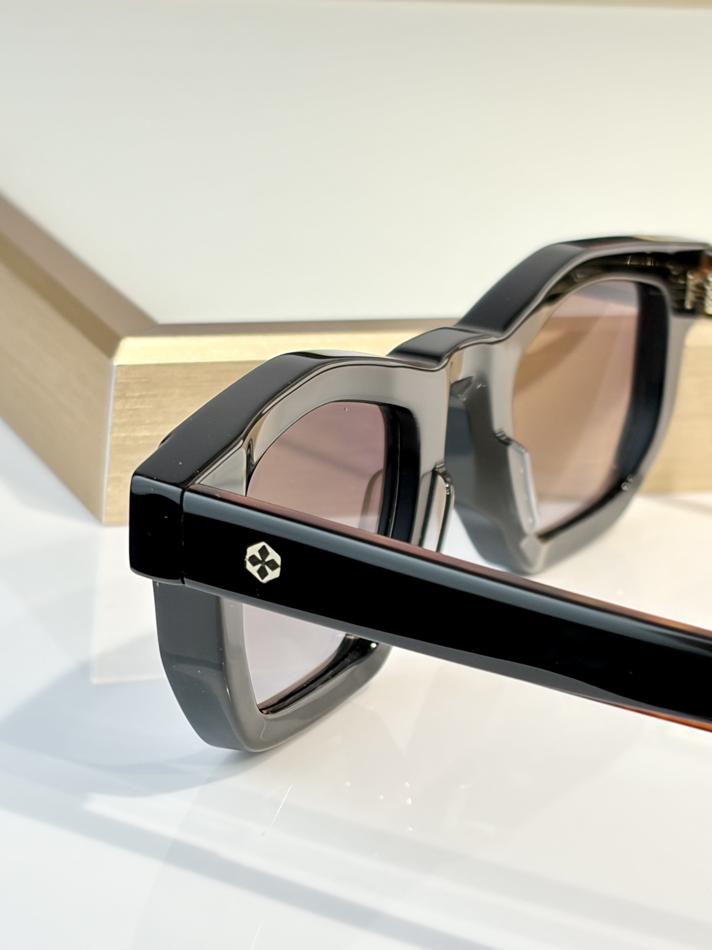 Sato SunglassesTOP QUALITYMODEL： LA SUPERBASIZE：45口2