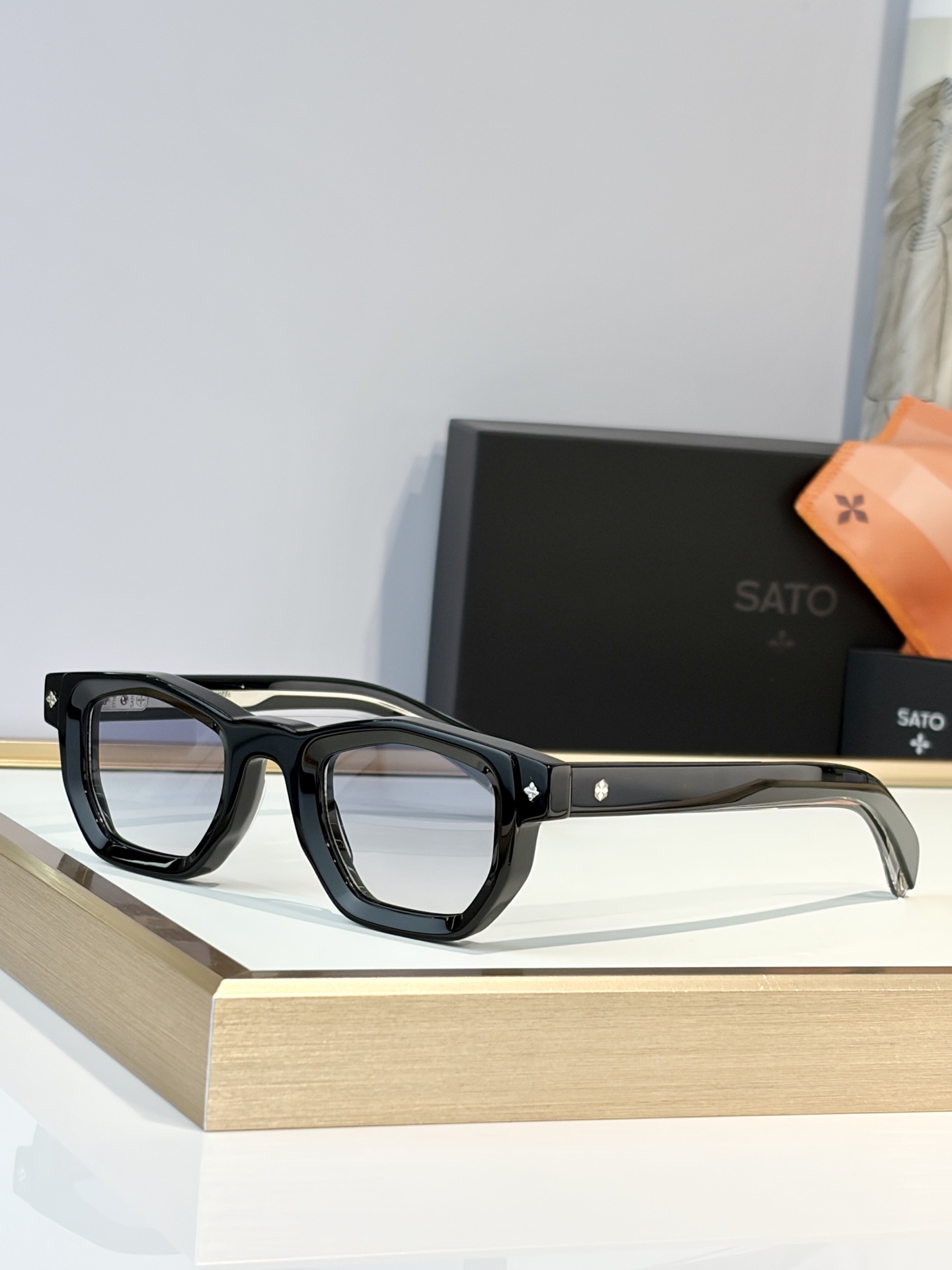 Sato SunglassesTOP QUALITYMODEL： LA SUPERBASIZE：45口2