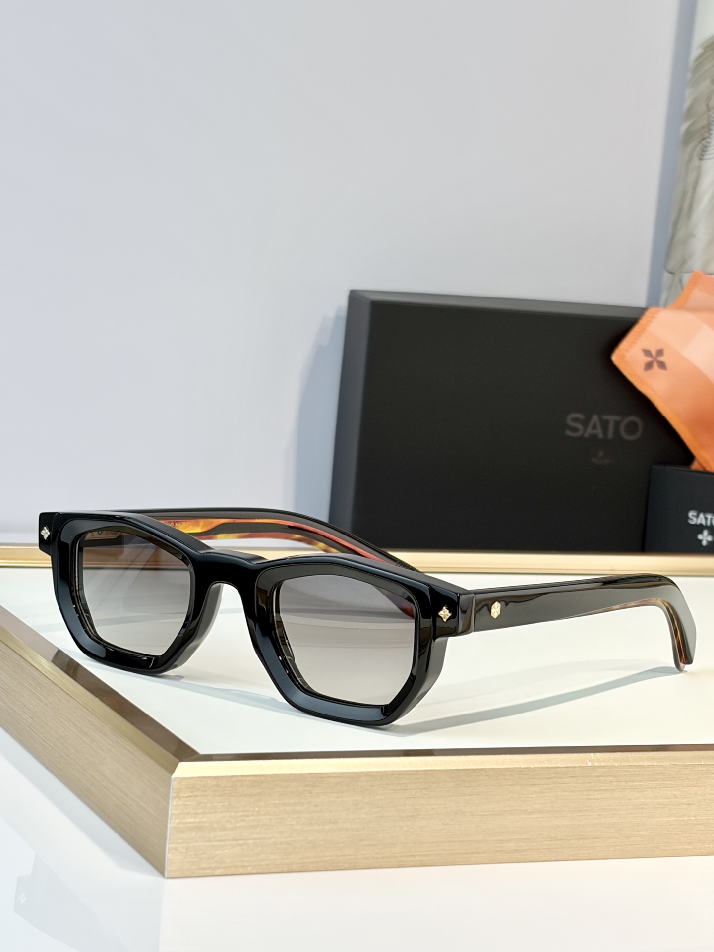 Sato SunglassesTOP QUALITYMODEL： LA SUPERBASIZE：45口2