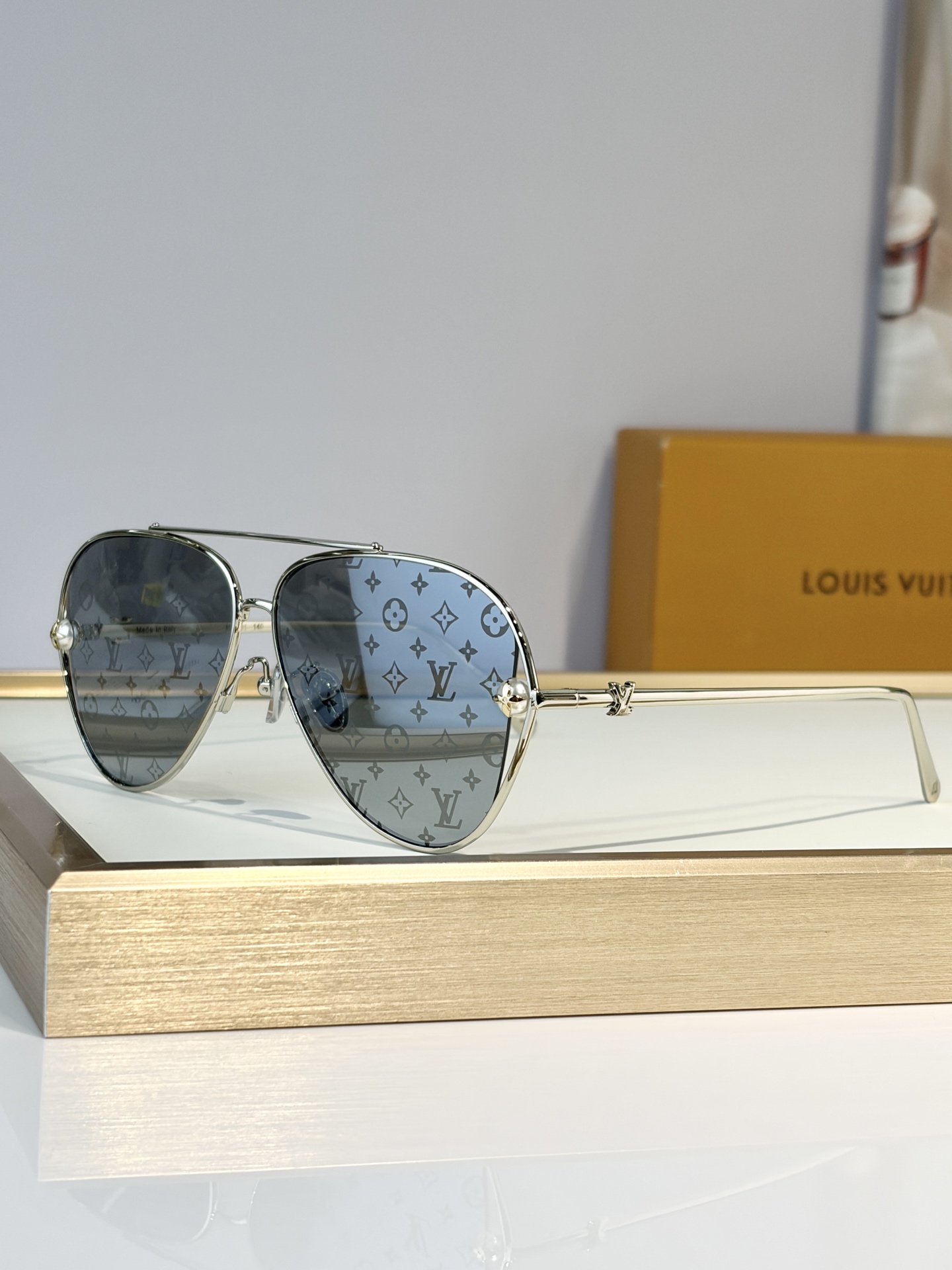 LOUIS VUITTO*MODEL：Z2995USIZE：59口11-140