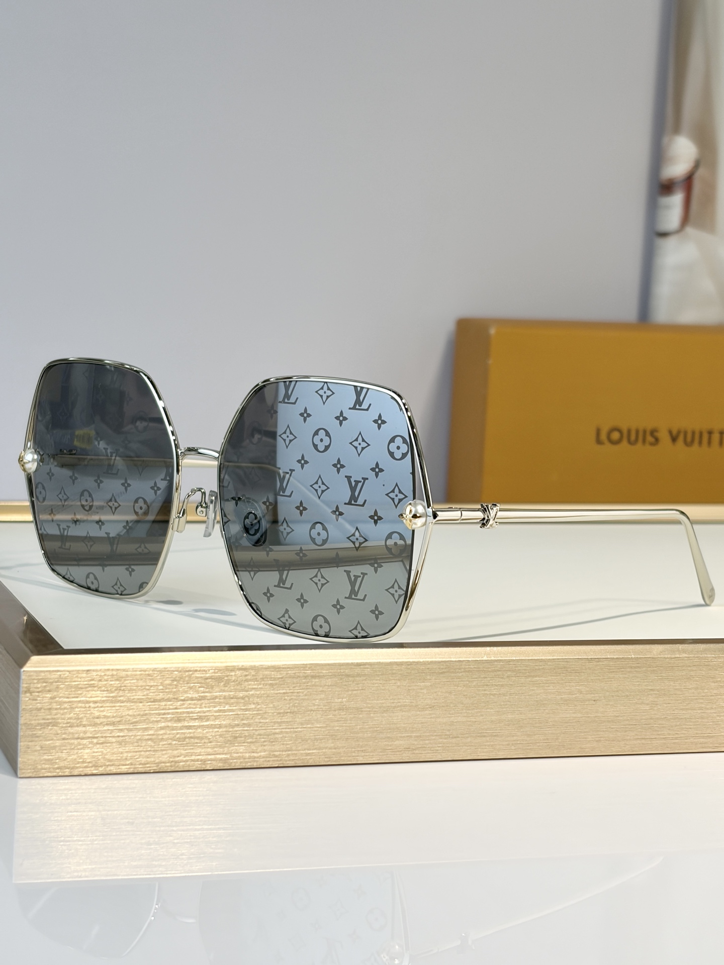 LOUIS VUITTO*MODEL：Z2994USIZE：62口16-140