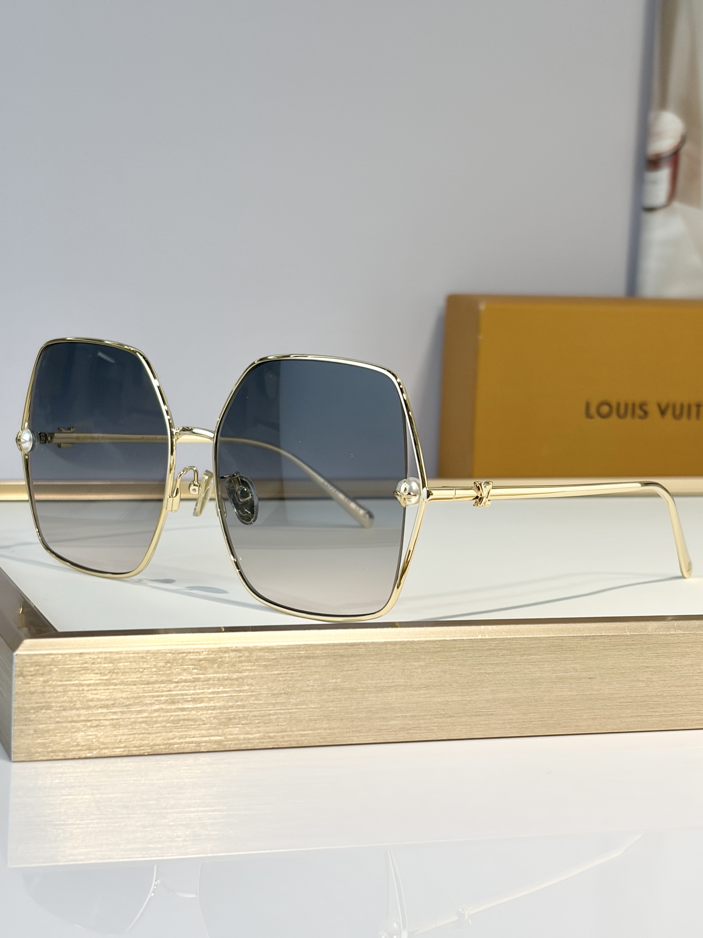 LOUIS VUITTO*MODEL：Z2994USIZE：62口16-140