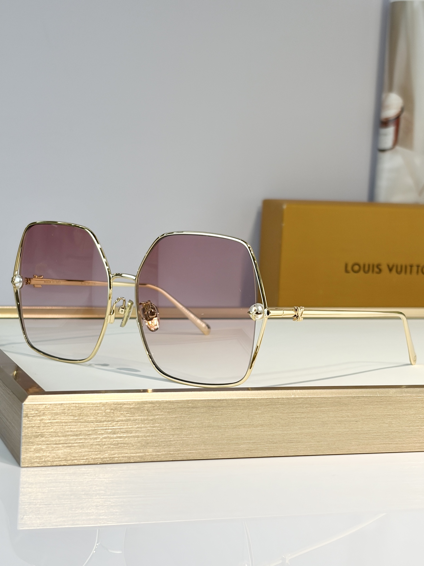 LOUIS VUITTO*MODEL：Z2994USIZE：62口16-140