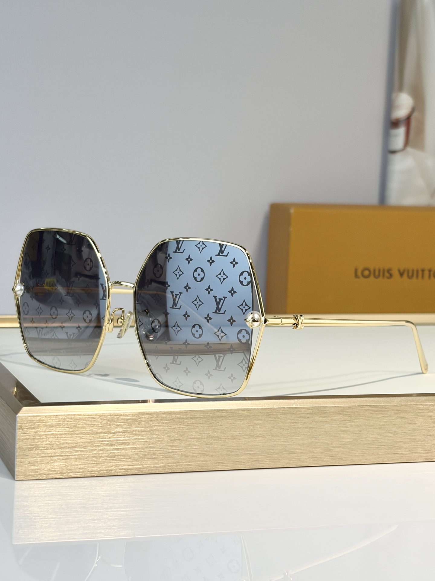 LOUIS VUITTO*MODEL：Z2994USIZE：62口16-140