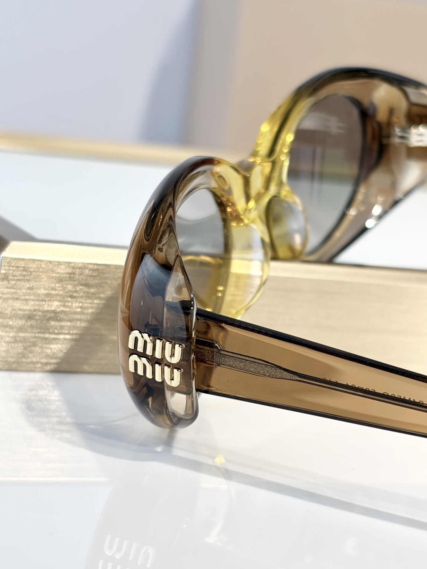 MIU MI*MOD：MU B09SSize：53口21 140