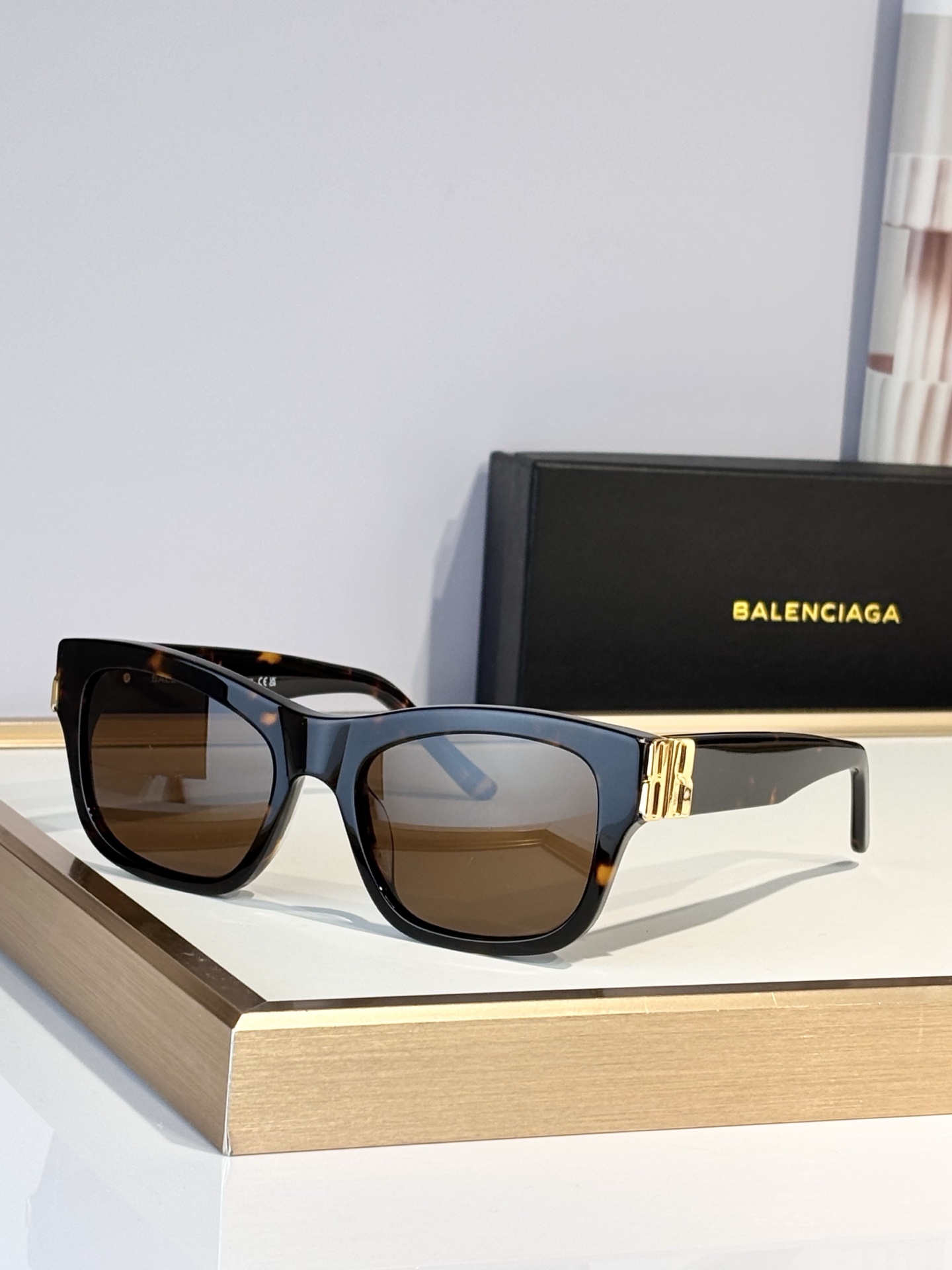 BALENCIAGAMOD：BB0503SSize：54口21-145