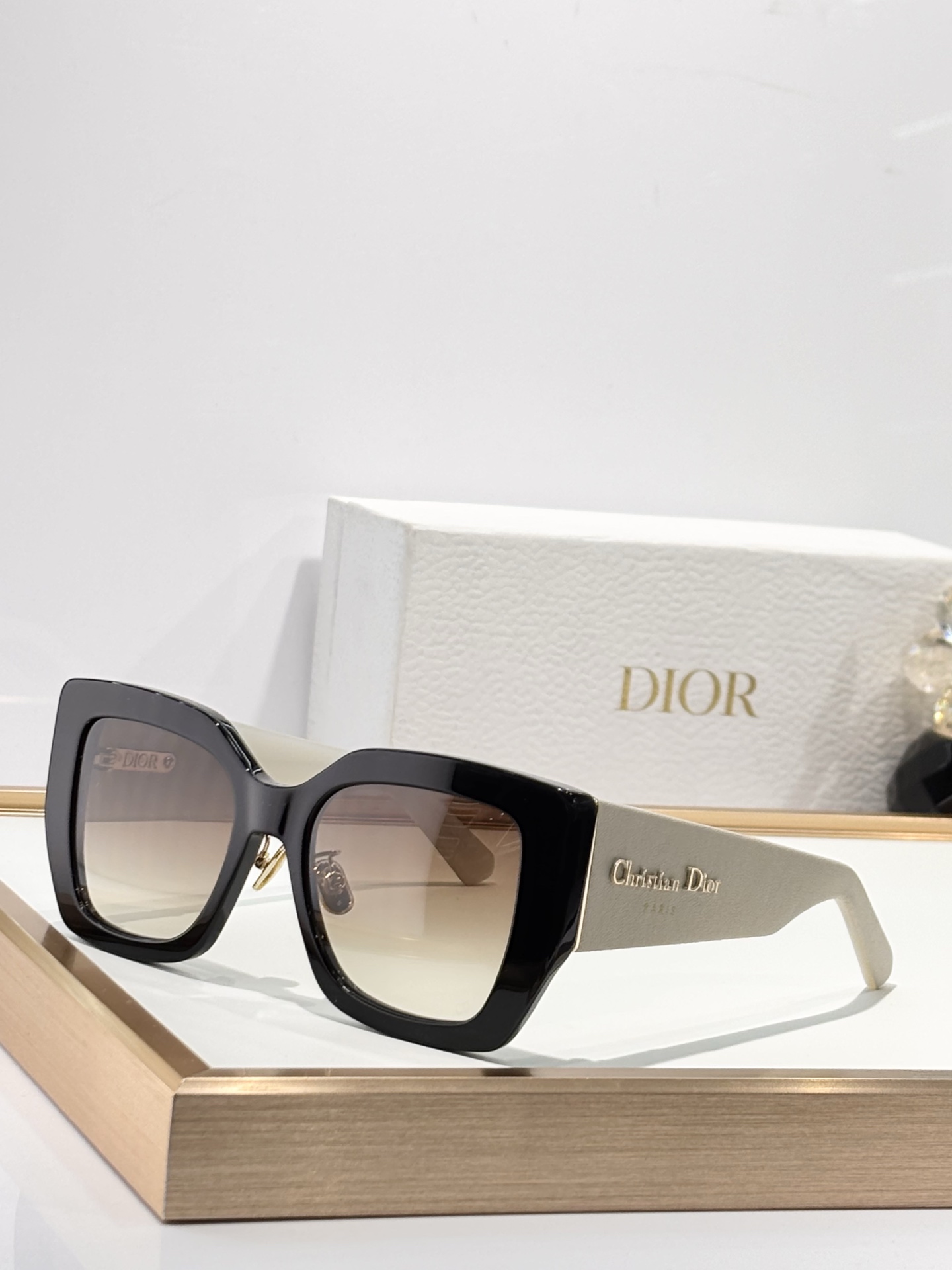 DIO*Oversized MOD：DiorOmbre S2FSize：53口19 145