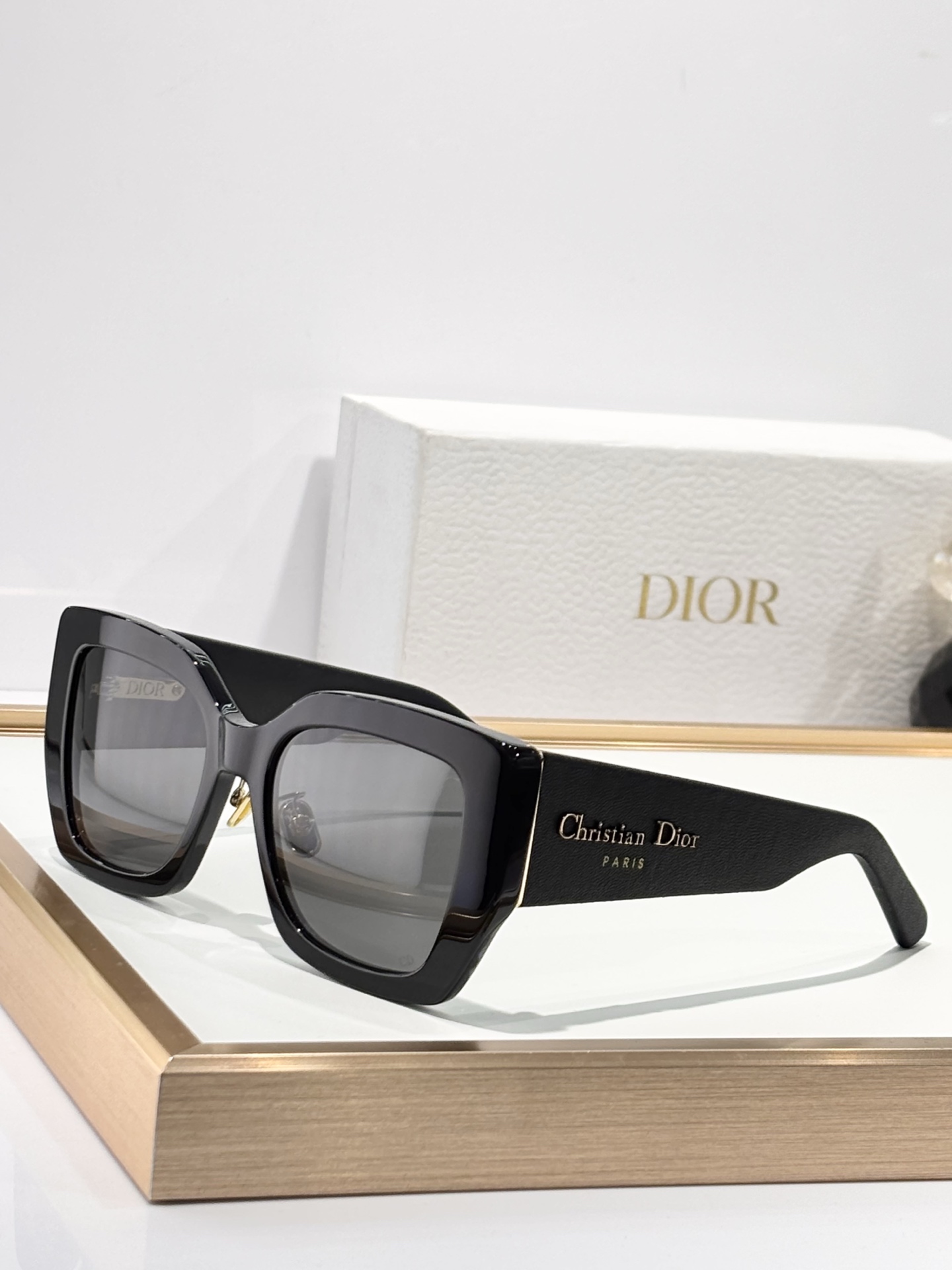 DIO*Oversized MOD：DiorOmbre S2FSize：53口19 145