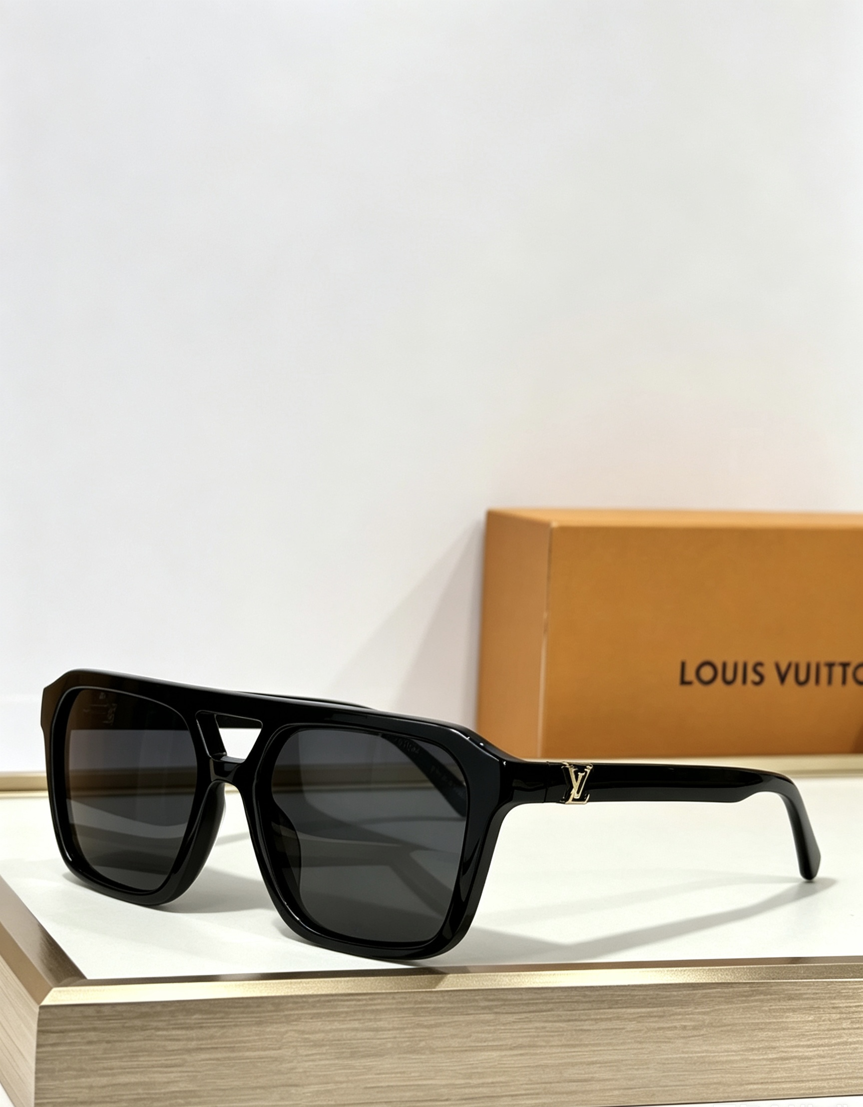 LOUIS VUITTO*MODEL：Z3059USIZE：58口18 140